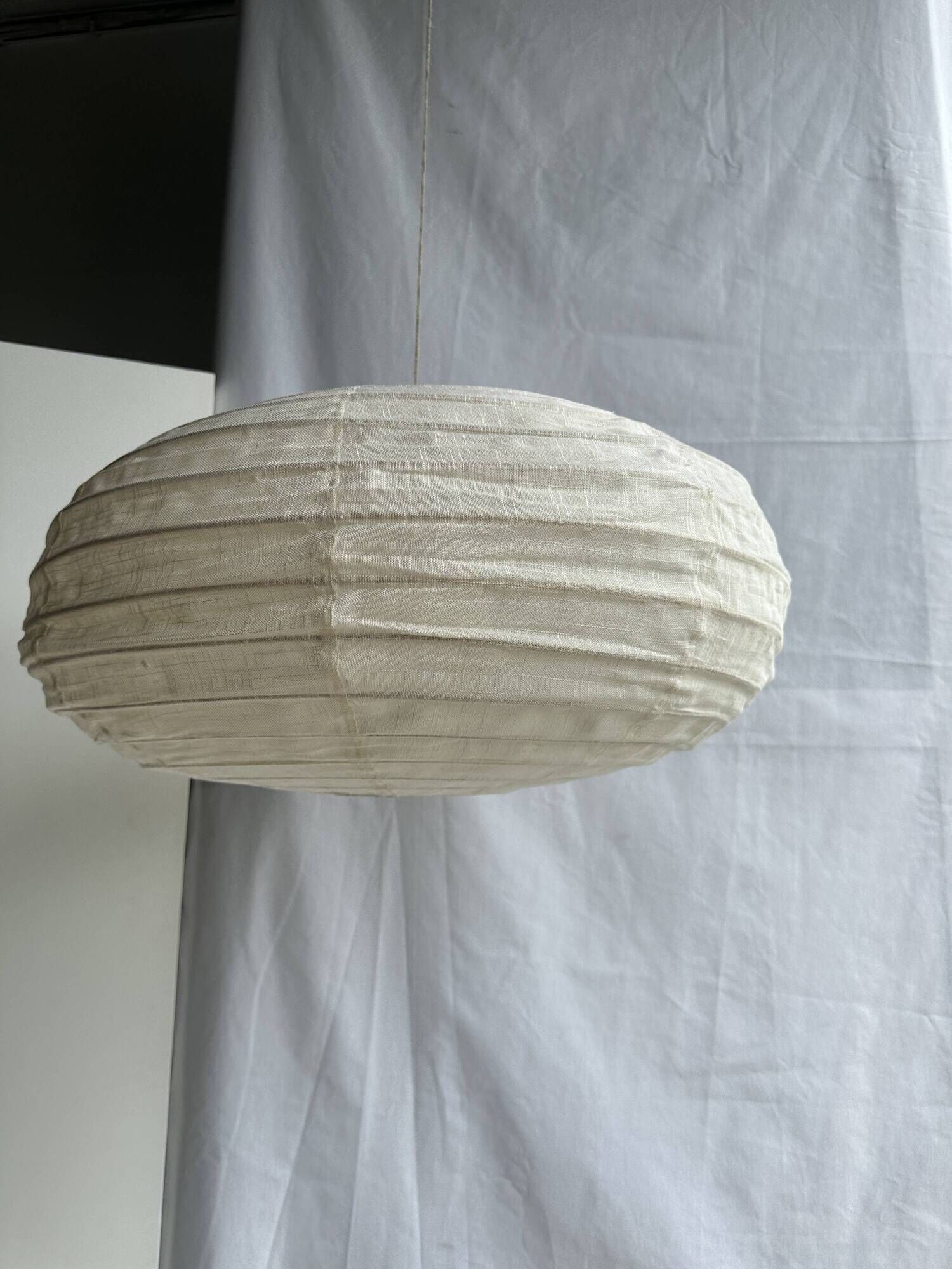 Large oval flat Japanese-style suspension in rattan and natural linen H35 D60.