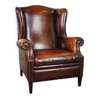 Luxueux grand fauteuil à oreilles en cuir de mouton avec de belles couleurs et une patine étonnante