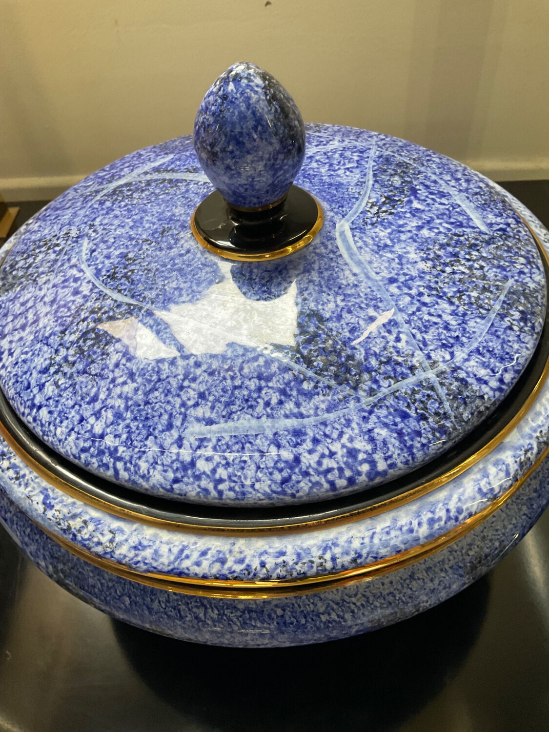 Vintage standing candy in glazed porcelain