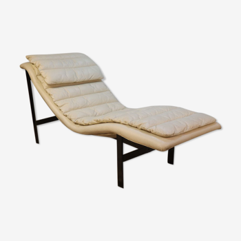 Chaise longue en cuir et métal