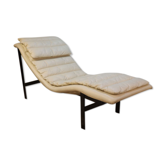 Leather and metal chaise longue