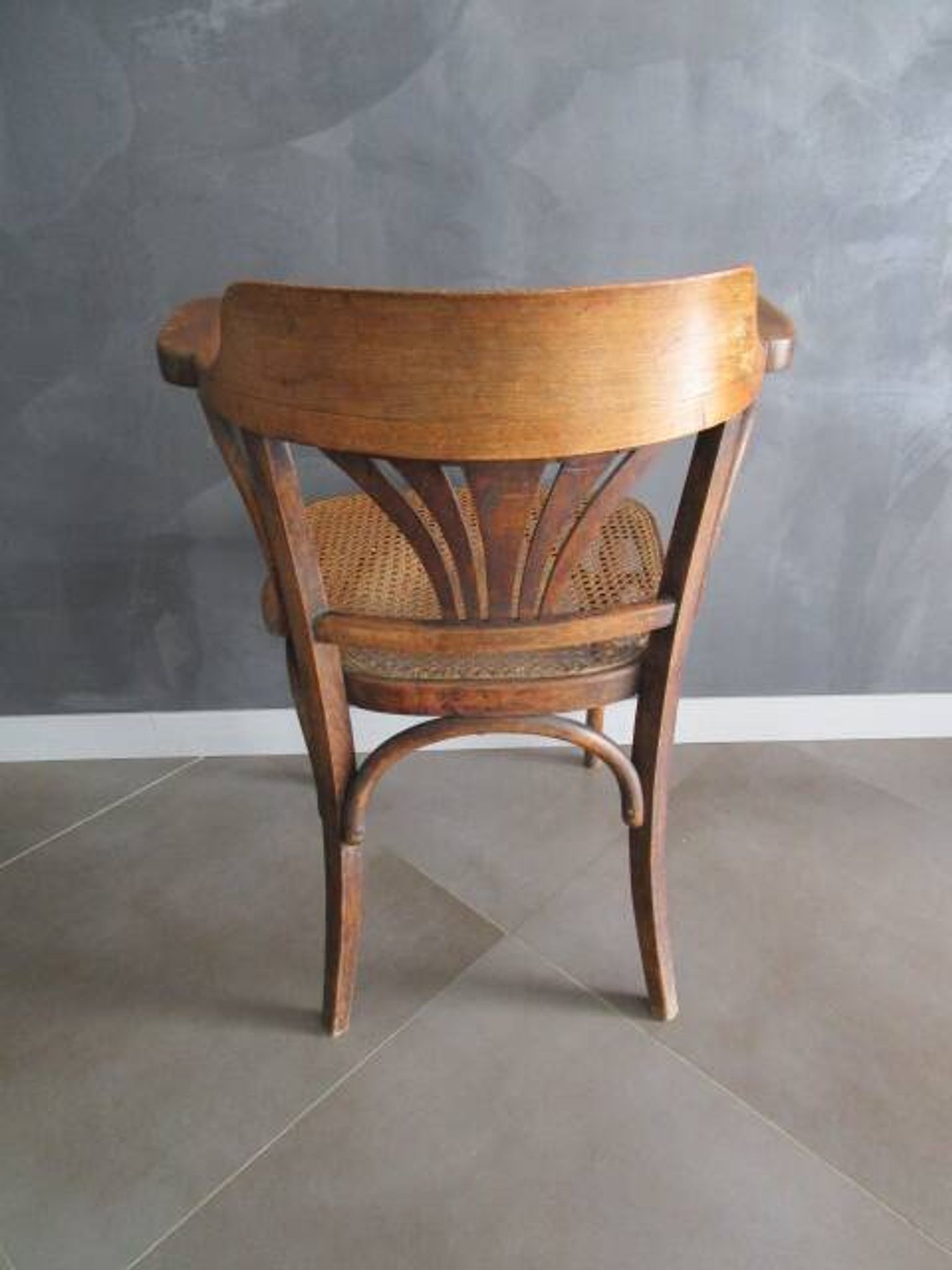 Antique armchair in curved wood - Eastern Europe