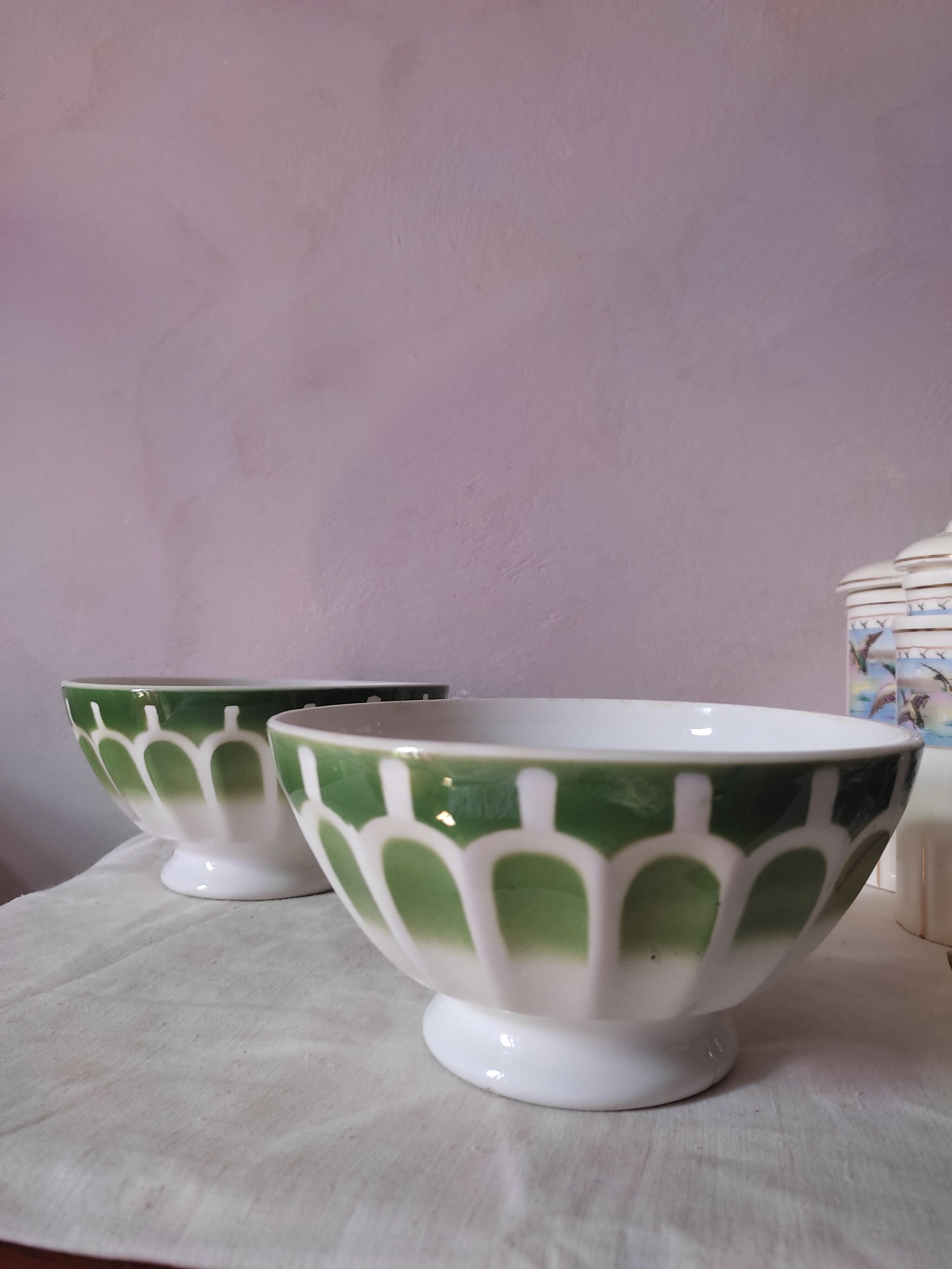 2 old standing bowls