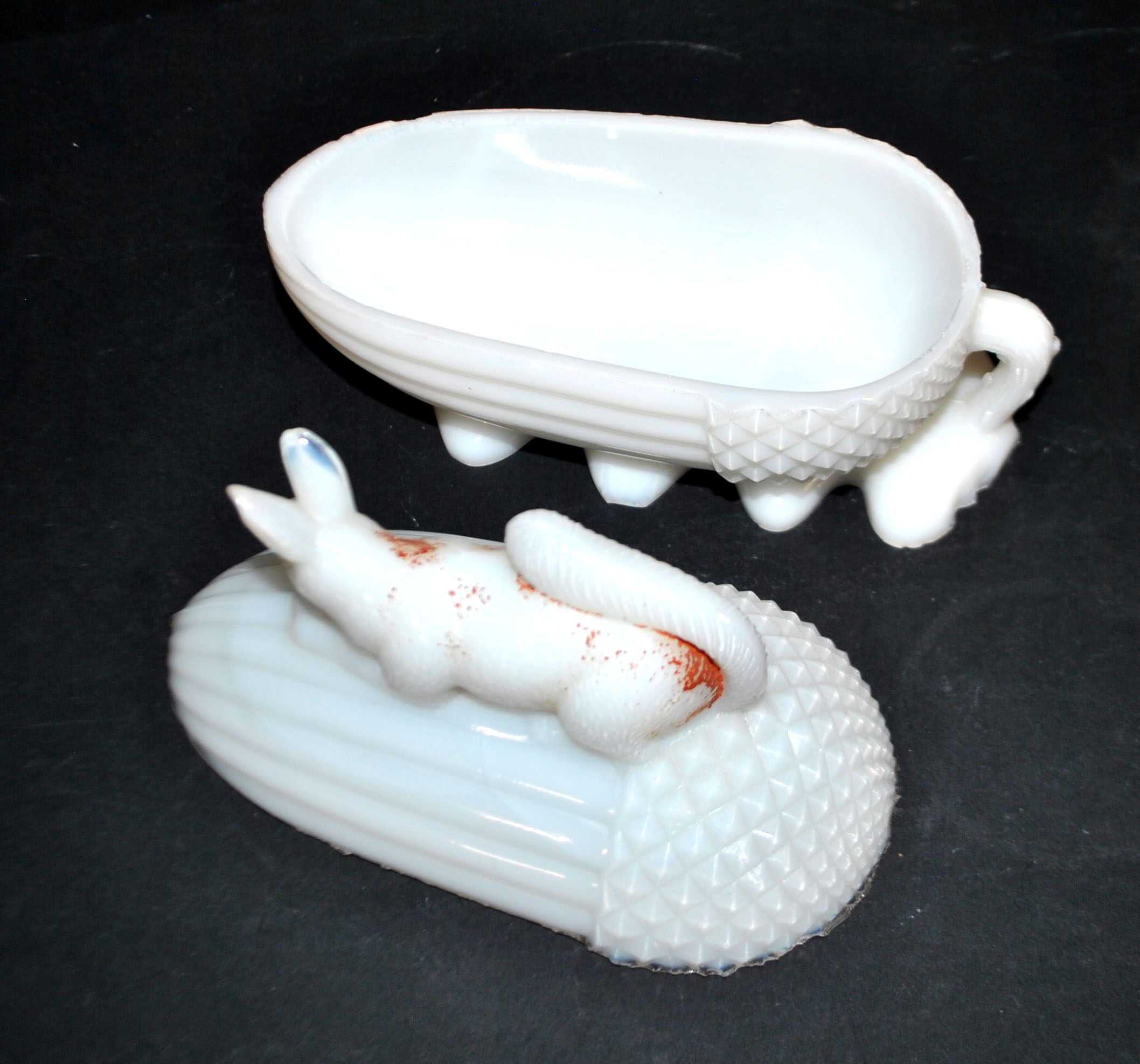 Sucrier écureuil en opaline blanche Vallerysthal, 1910