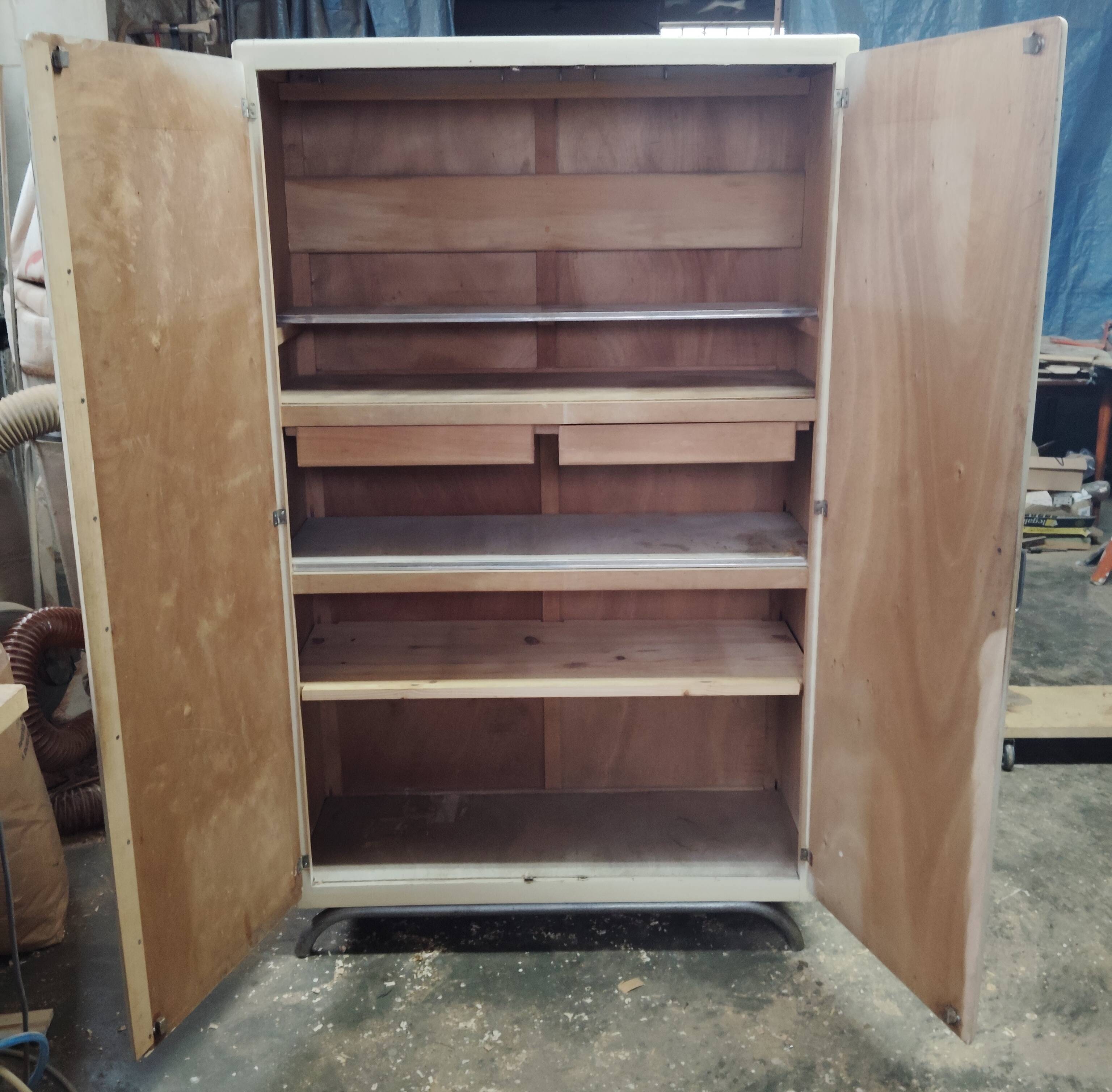 Mado kitchen cabinet