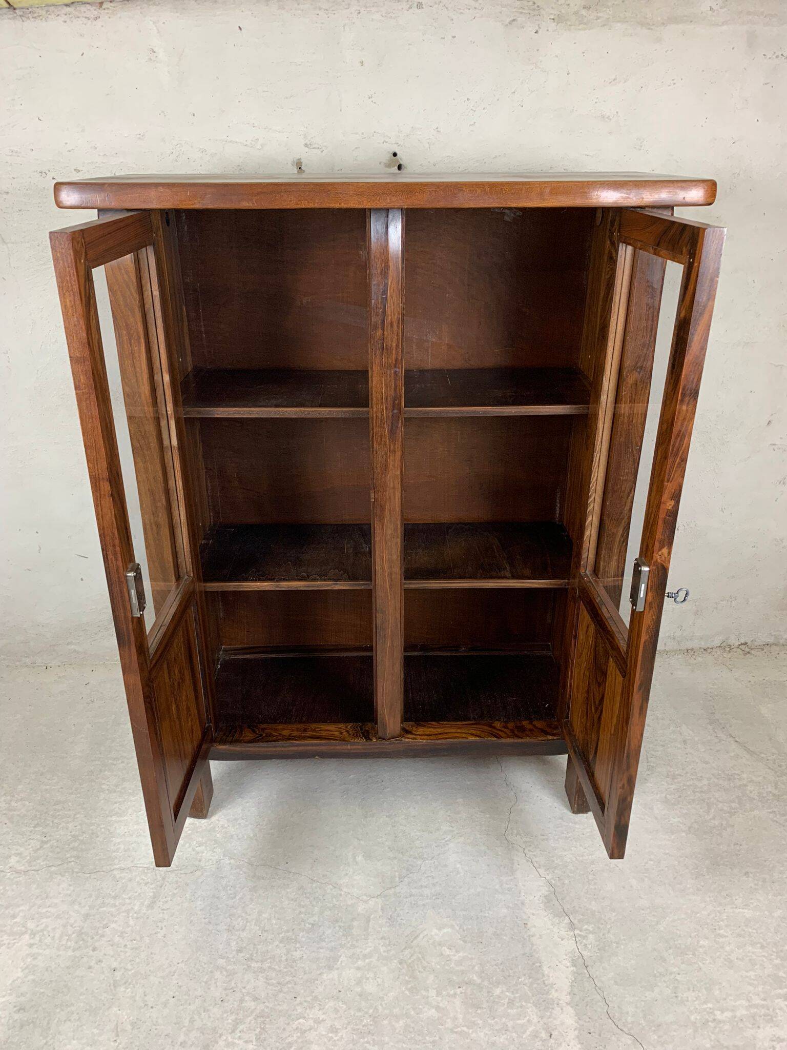 Cabinet brutaliste en orme par Olavi Hanninen
