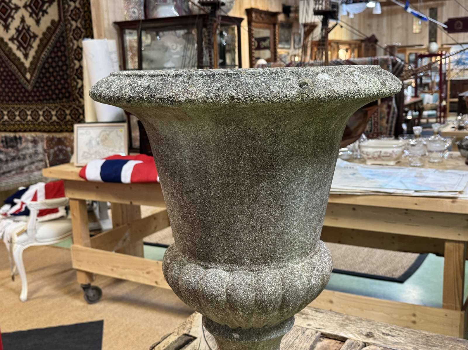 Pair of Médicis planters in reconstituted stone from the 1970s.