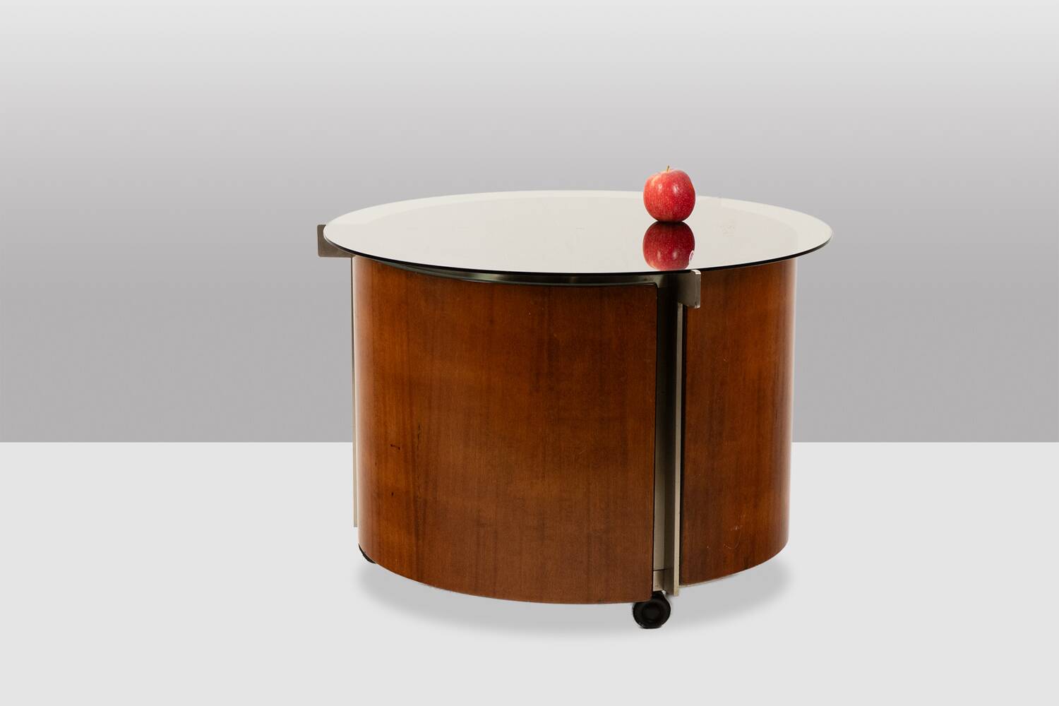 Eugenio Gerli, for Tecno. Round coffee table with integrated bar. Circa 1960.