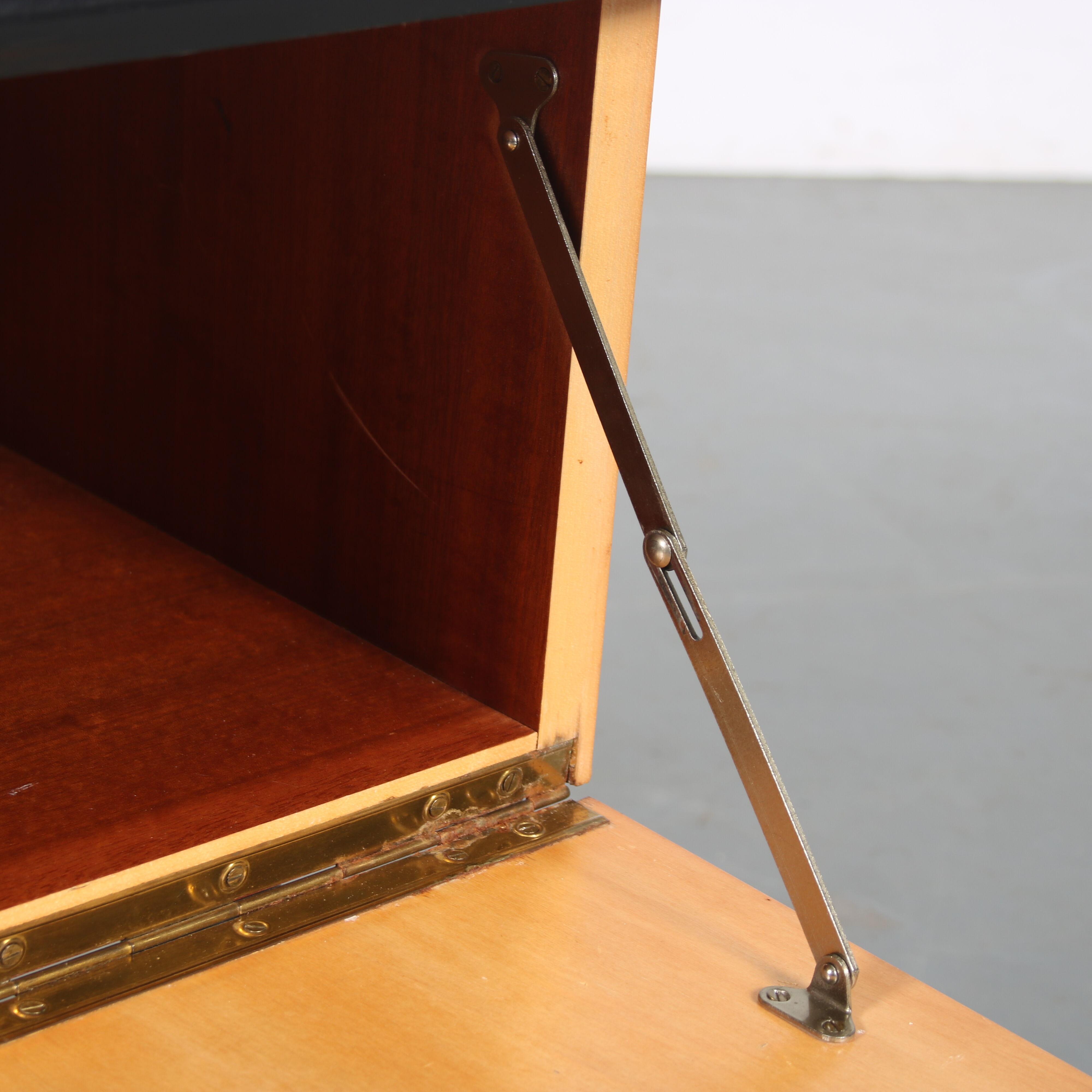 Paire de tables de nuit italiennes des années 1950