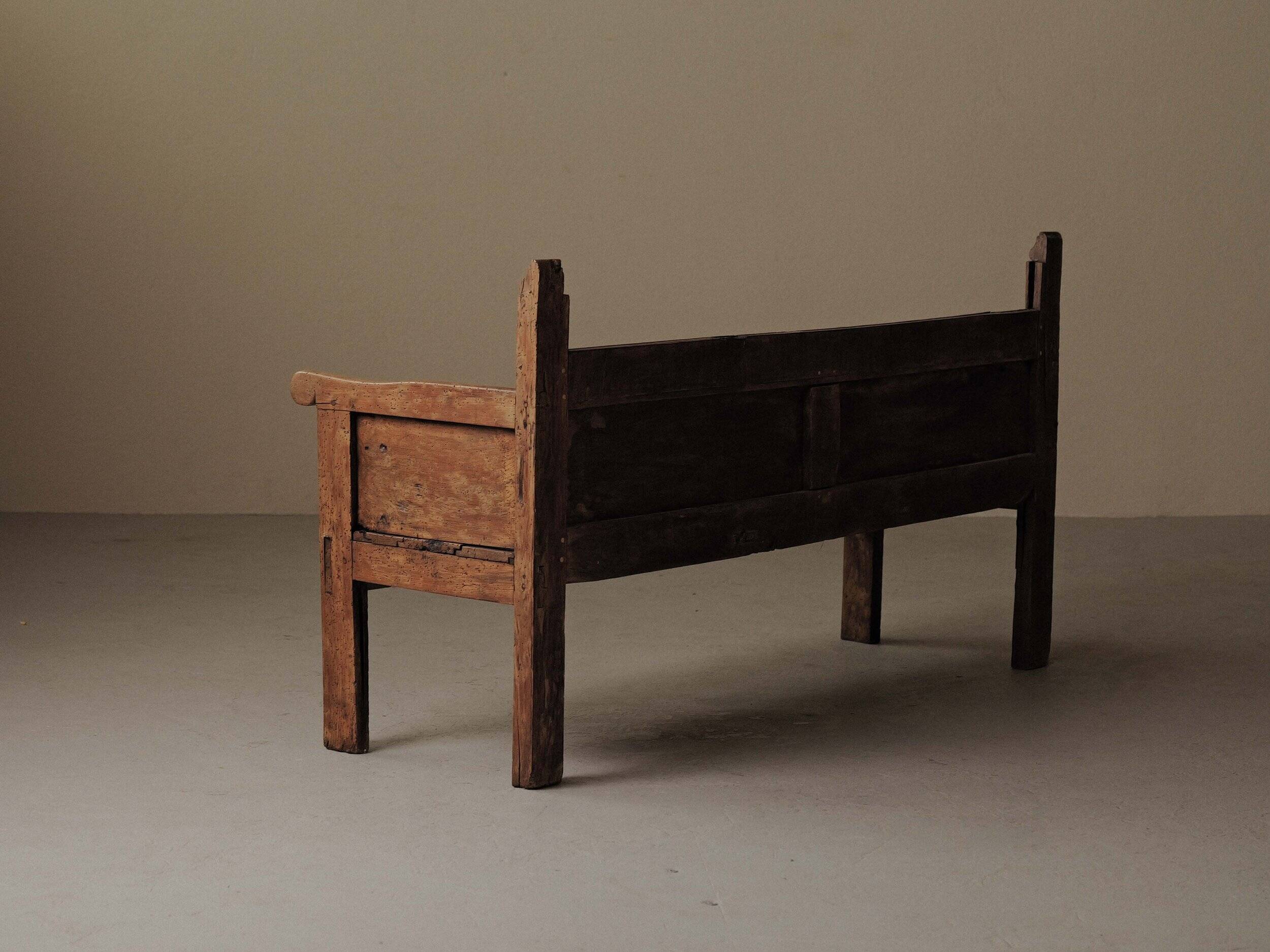 Banc de montagne en bois massif, Art populaire, Catalogne, XIXᵉ siècle