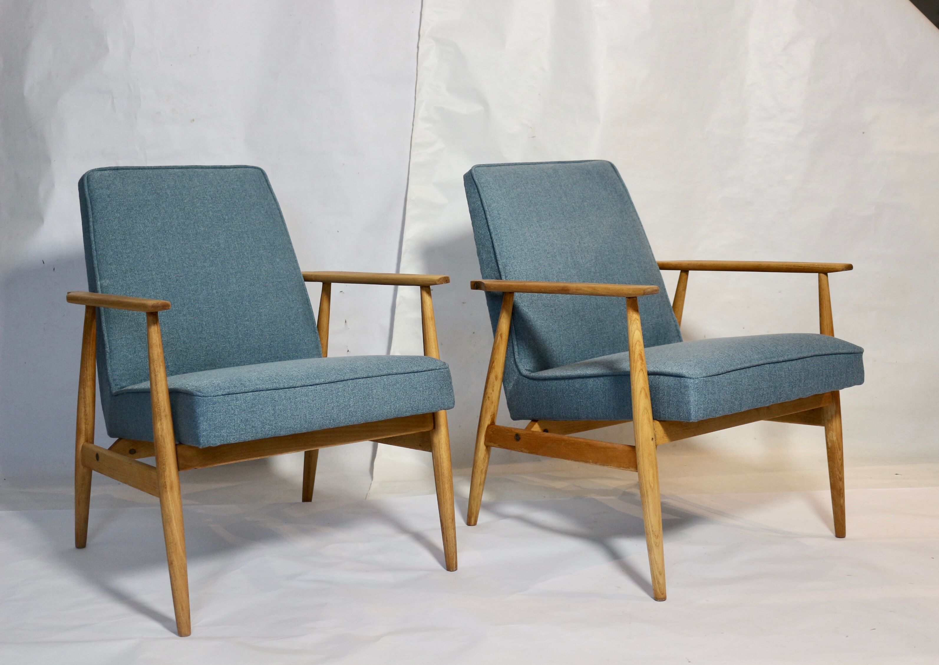 Pair of armchairs henryk lily 300-190s 1970