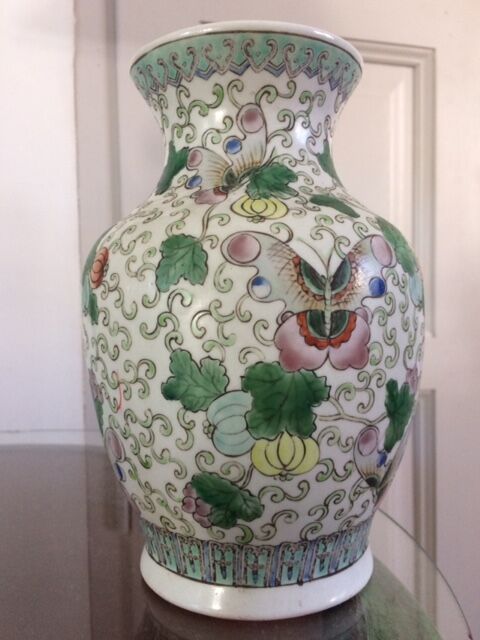 Porcelain vase from China, mid-20th century