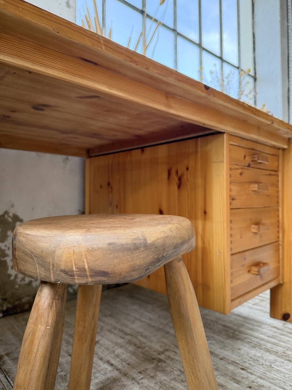 Bureau pin suédois style aperldoon 1970