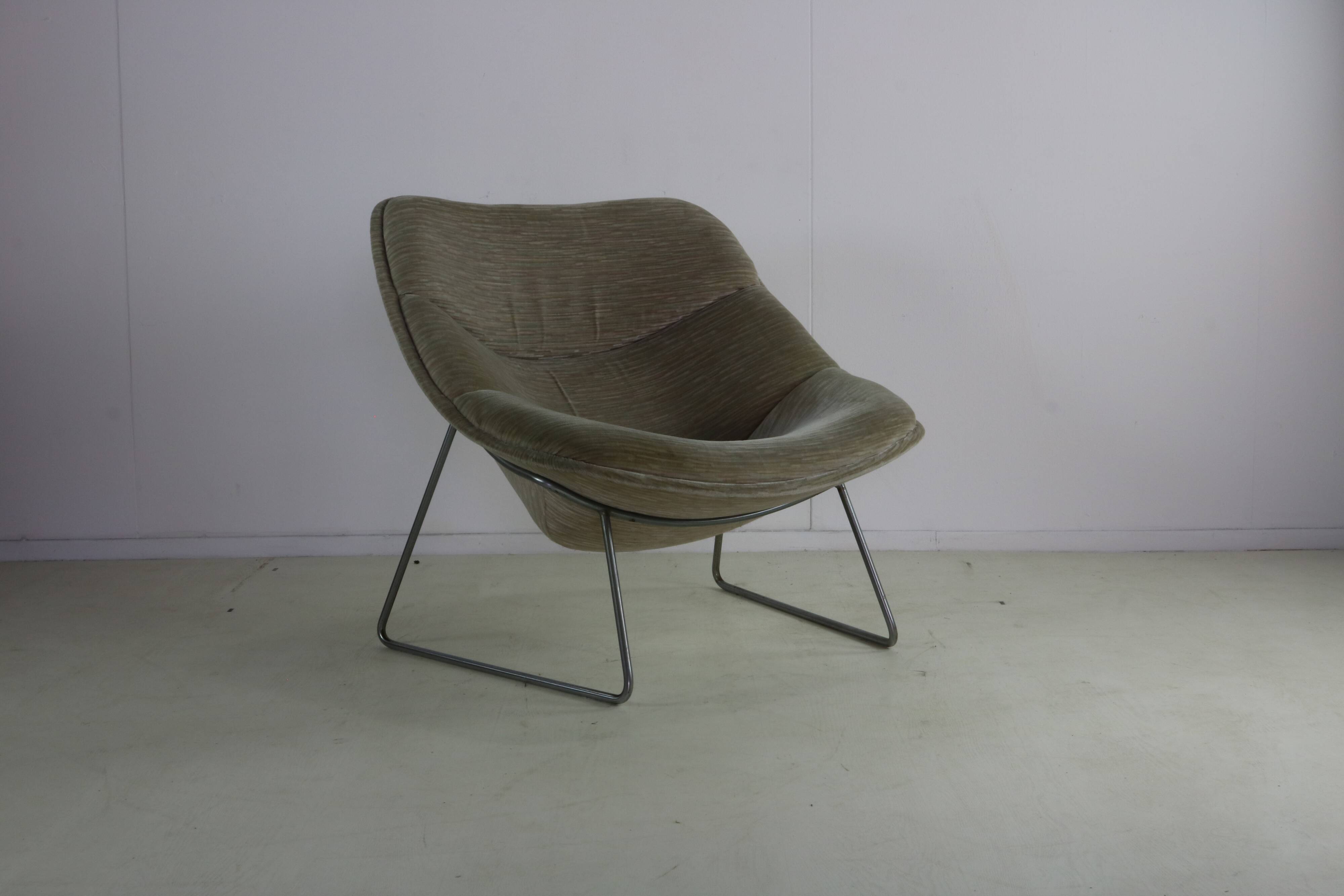 Sixties design lounge chair by Pierre Paulin for Artifort