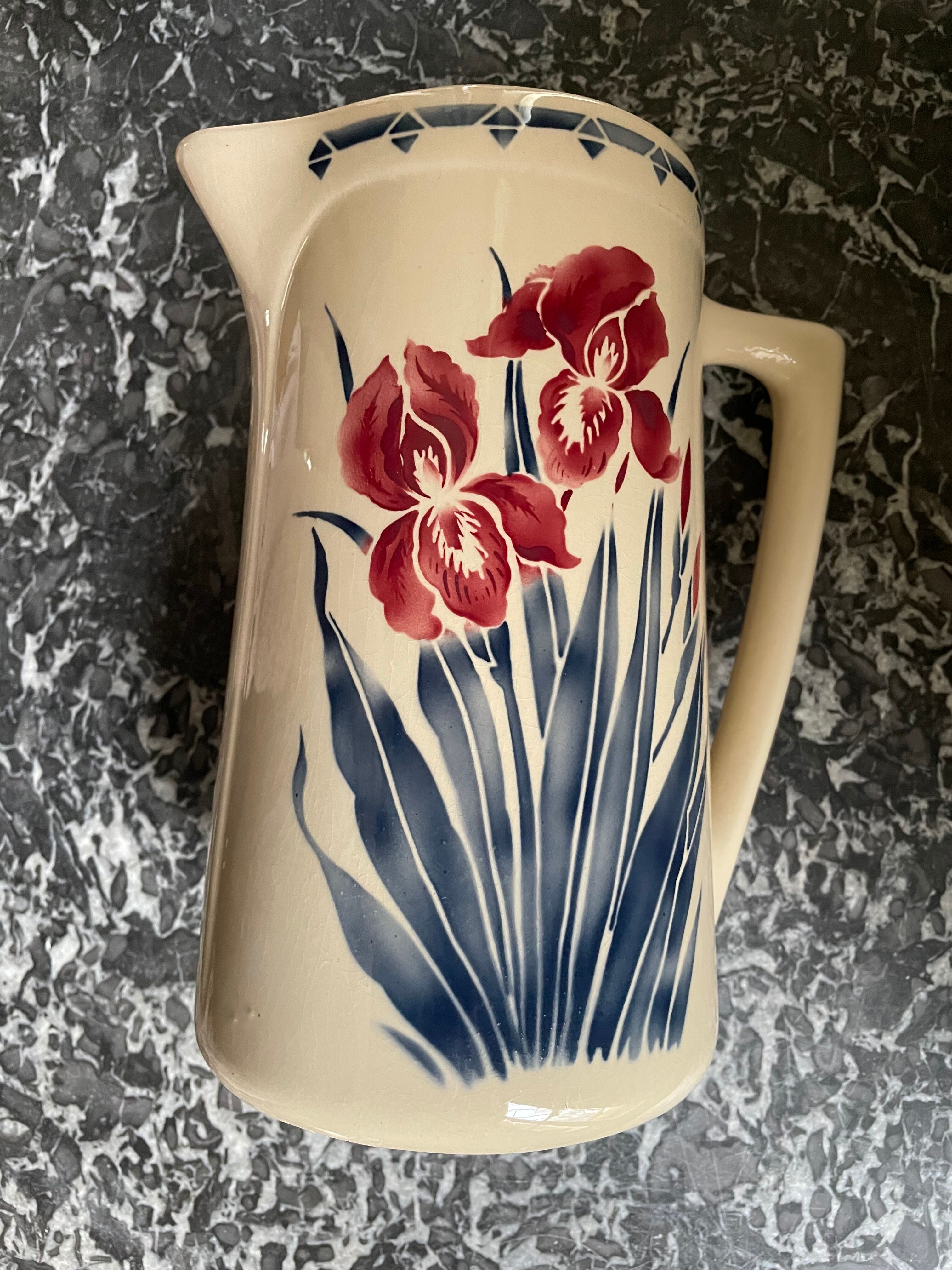 Pichet en faïence Luneville au décor d’iris
