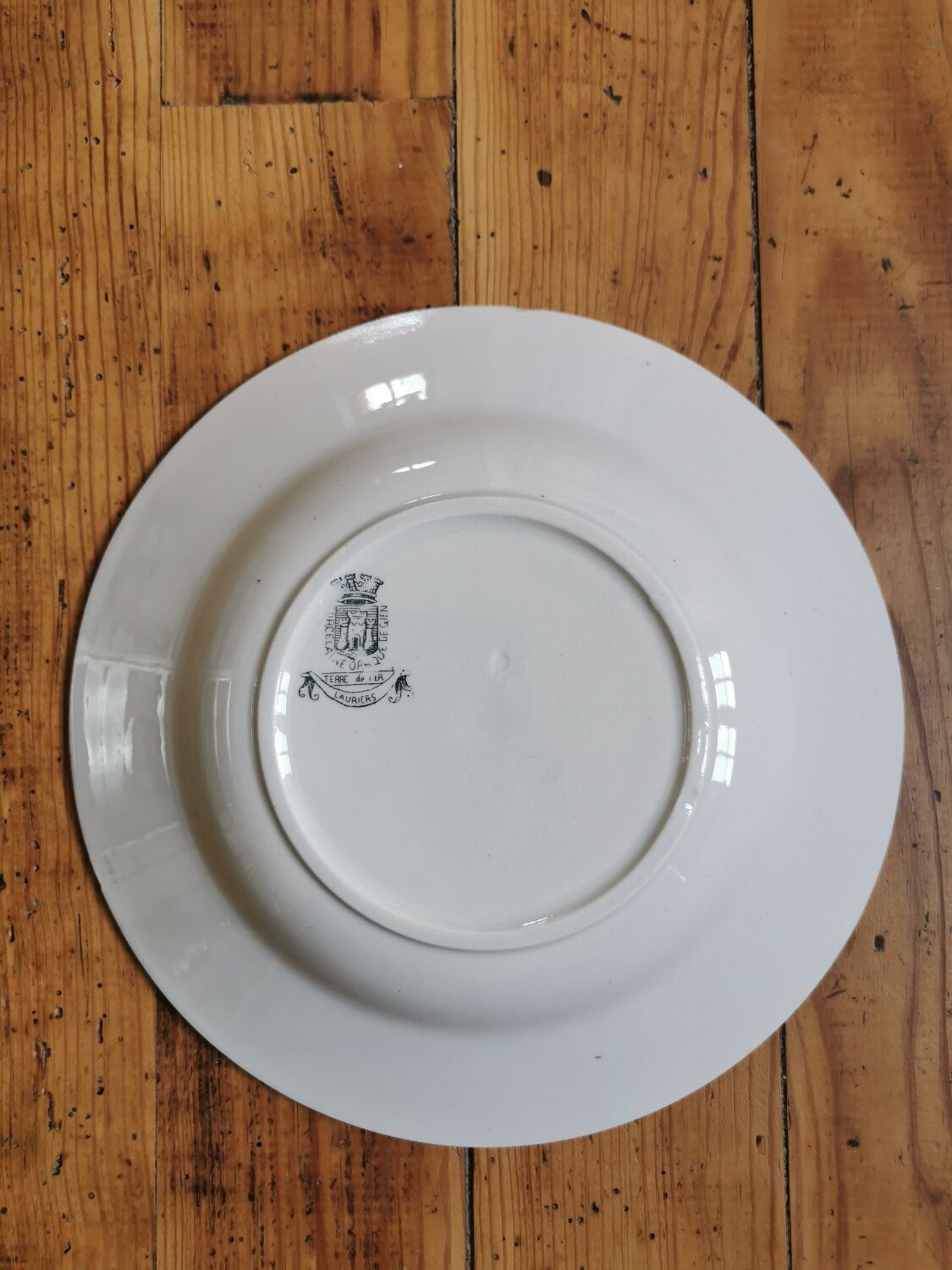 Hollow plates ancient iron earth Gien