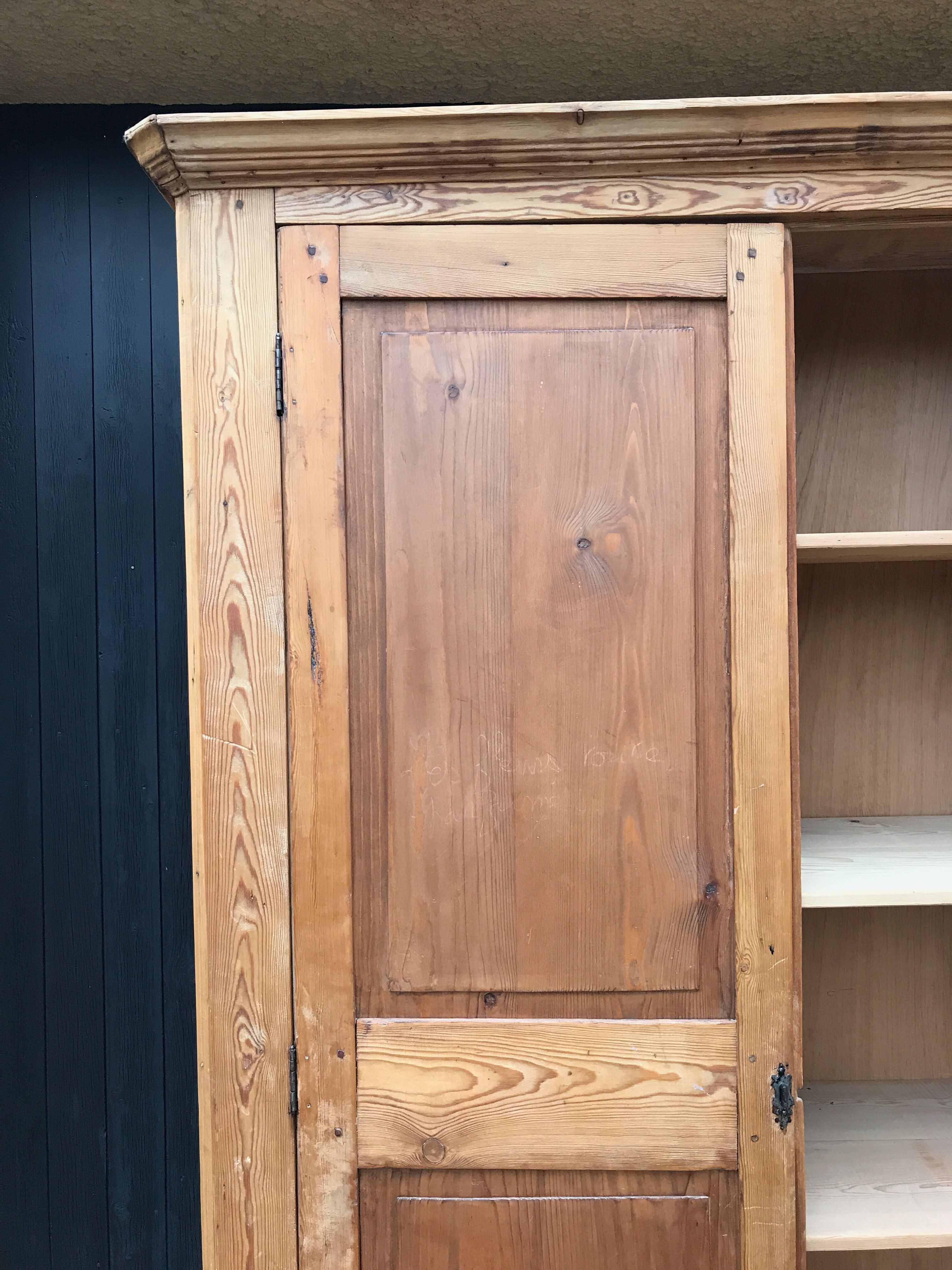 Armoire en bois