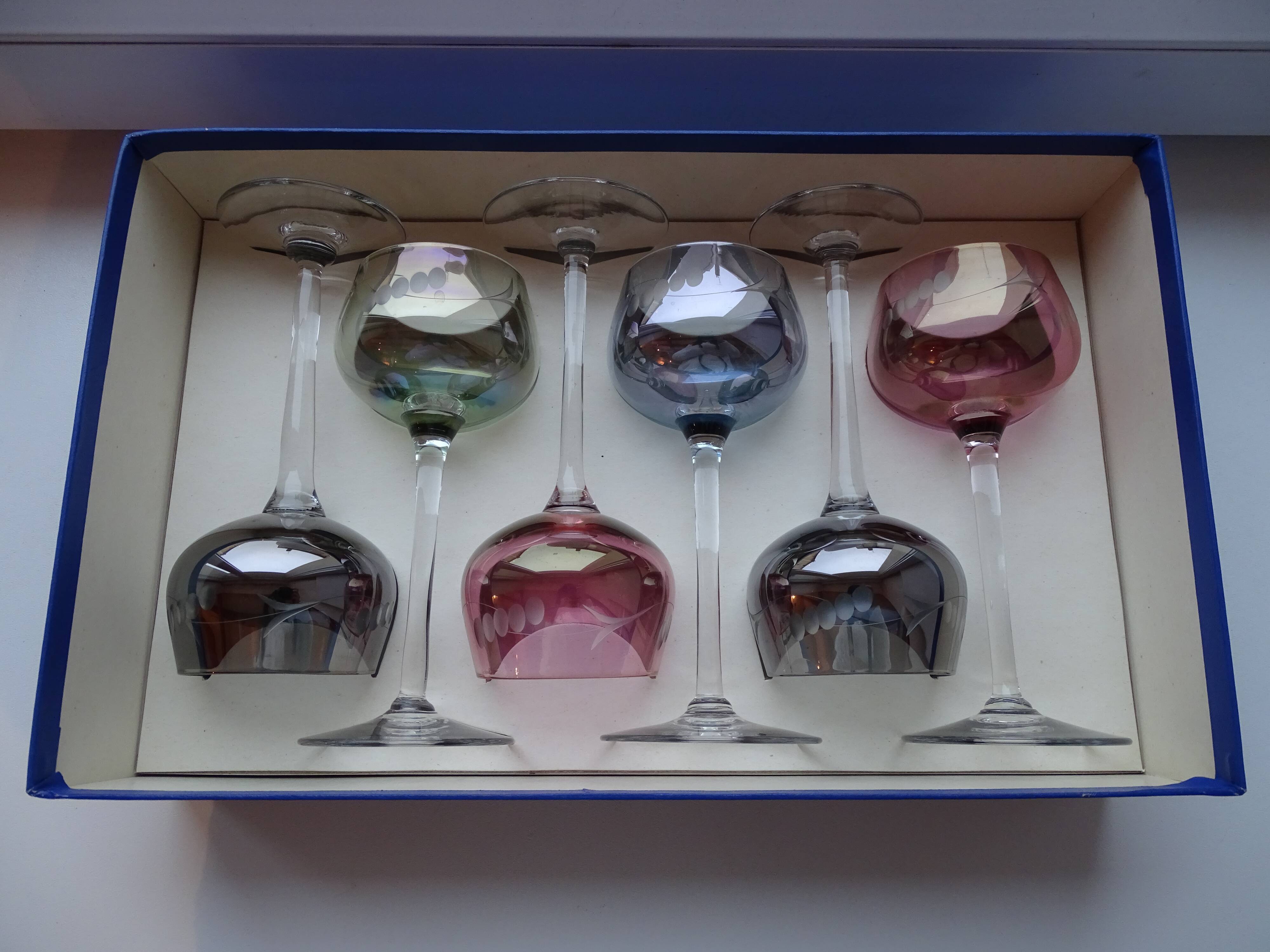 6 colored semi-crystal wine glasses Vannes le Châtel in a box