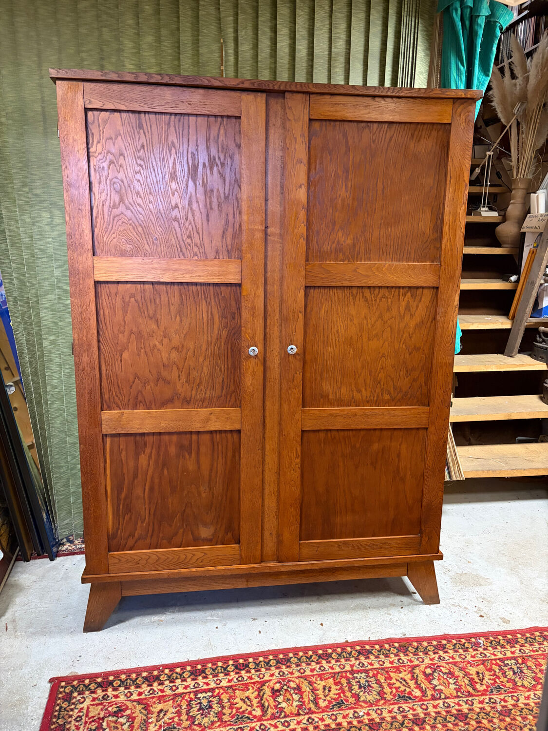 René Gabriel designed wardrobe shoulder reconstruction.