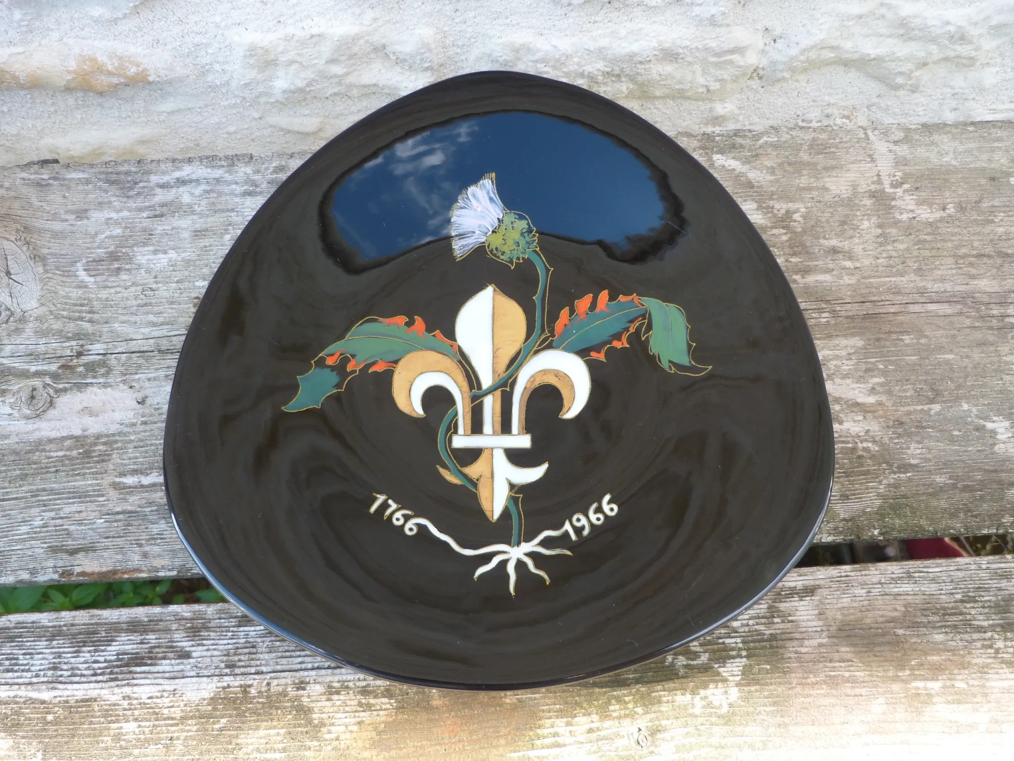 Decorative plate Longwy commemoration of the reunification of Lorraine