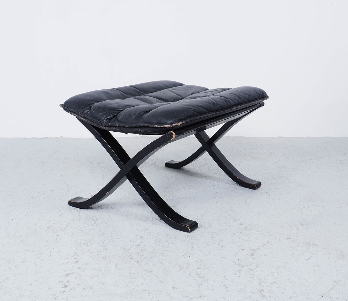 Westnofa black leather Flex armchair with ottoman