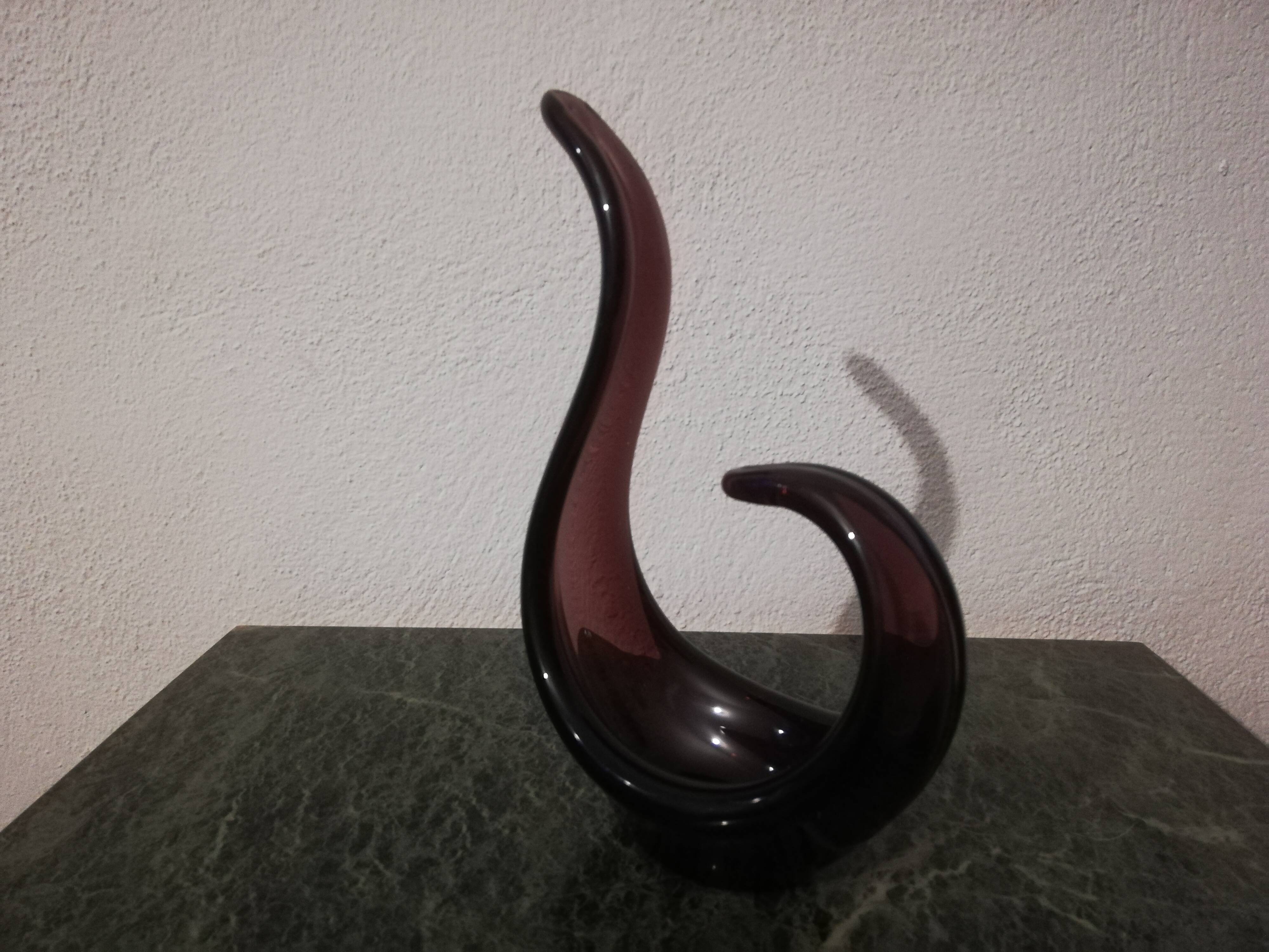 Empty pocket/Free-form swan sculpture in Violet Murano Glass.