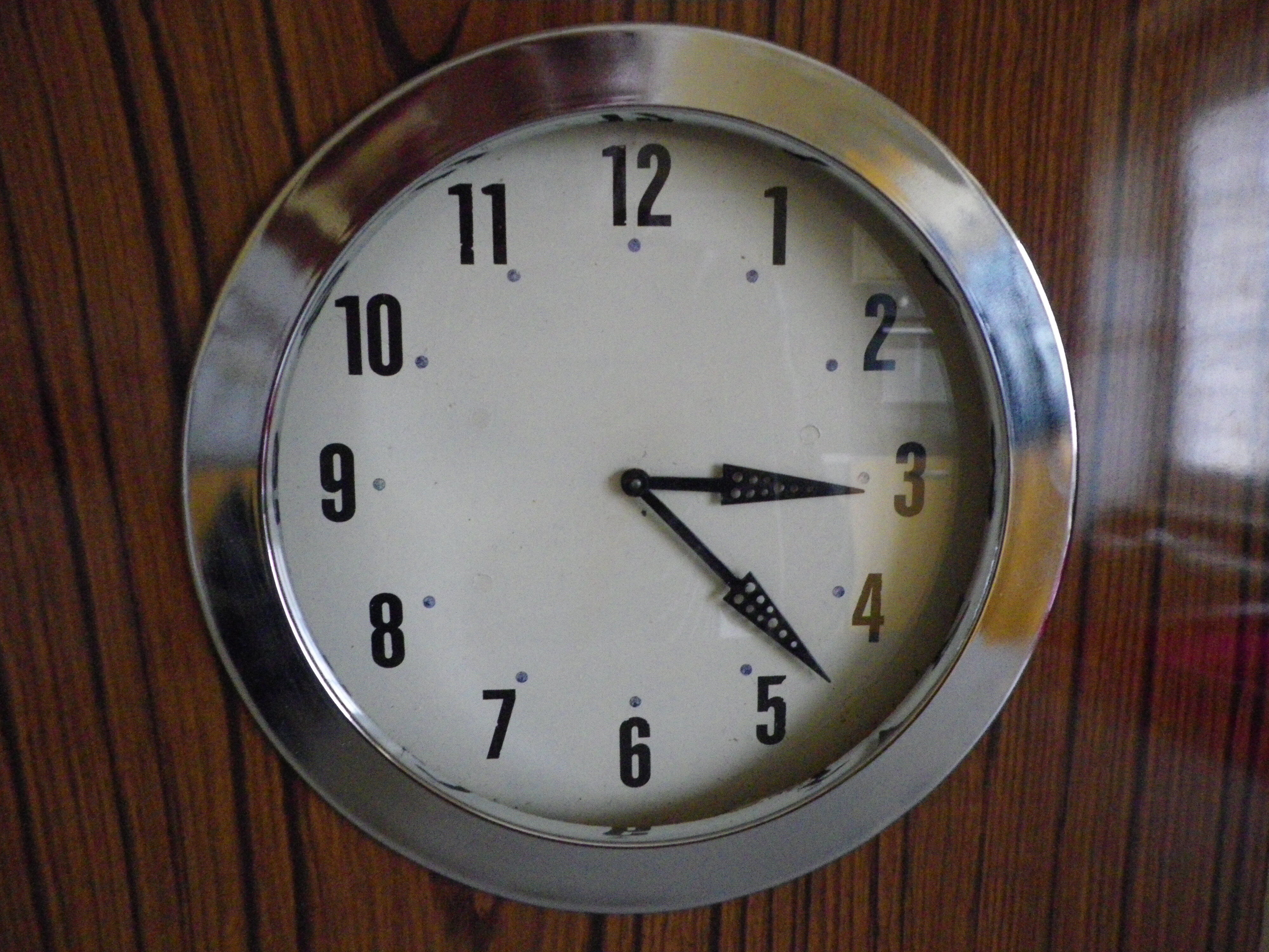 Electric wall clock in formica - 1950s