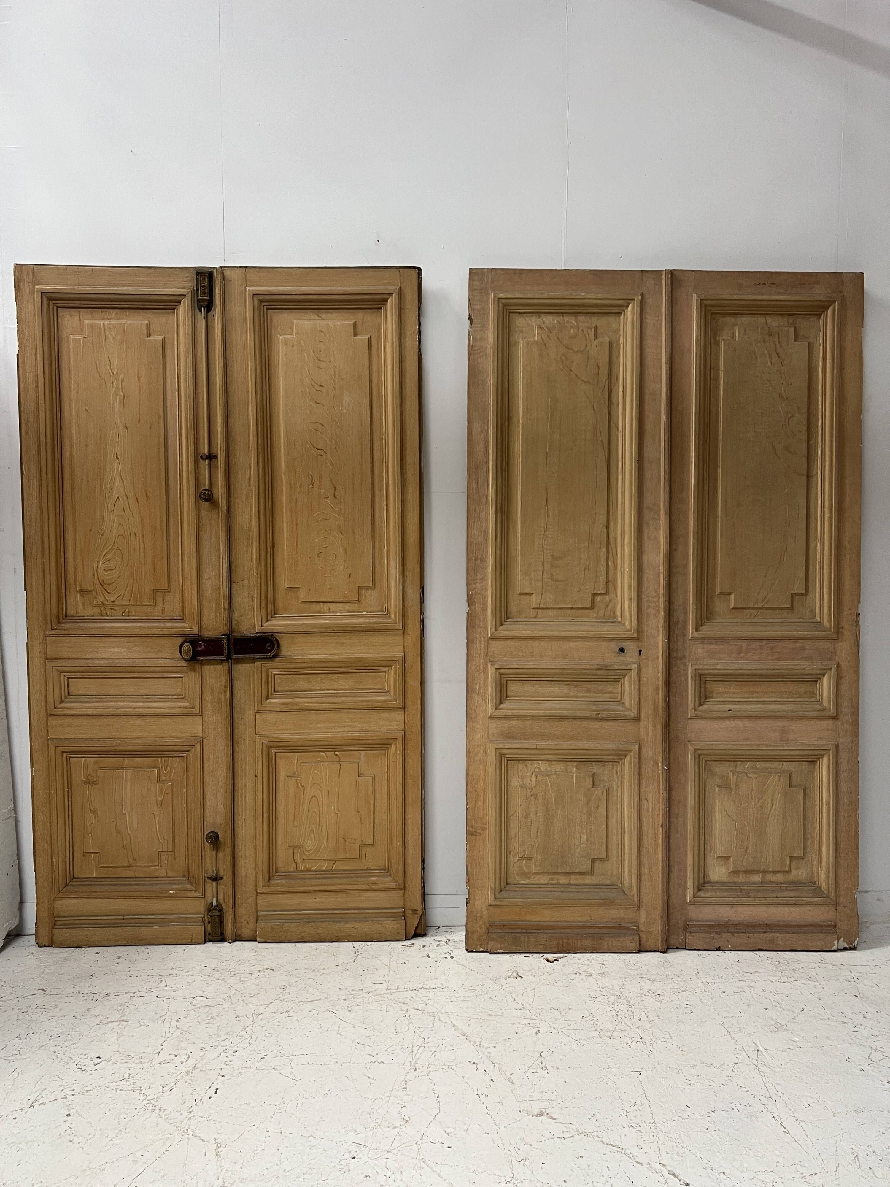 Pair of Haussmann-style double passage doors in patinated oak from the 19th century.