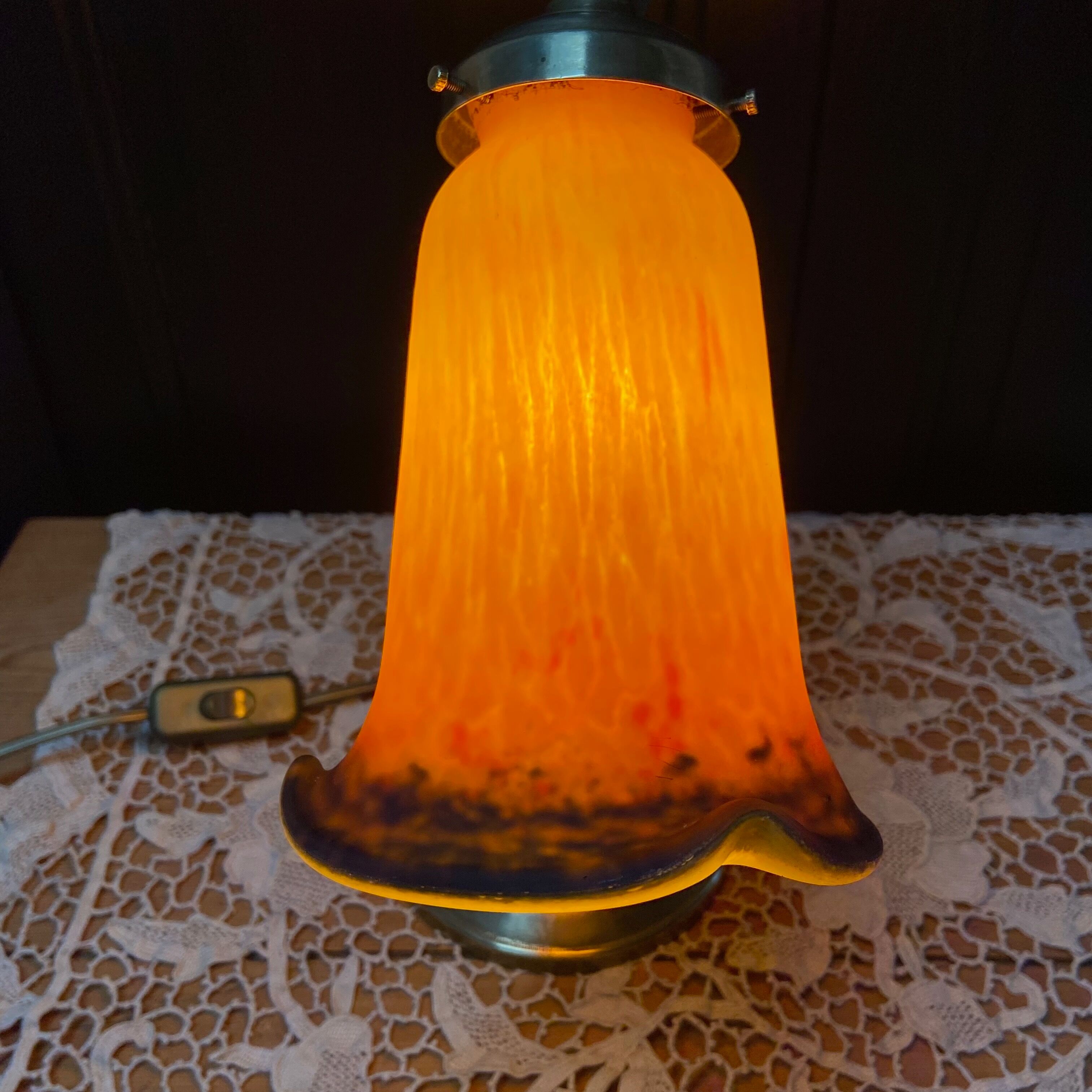Lampe laiton et pâte de verre art déco