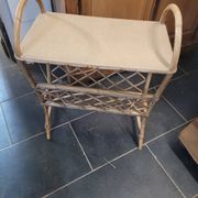 Porte revue en rotin vintage