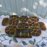 Service de 8 assiettes à compartiments, 2 raviers et leur plats