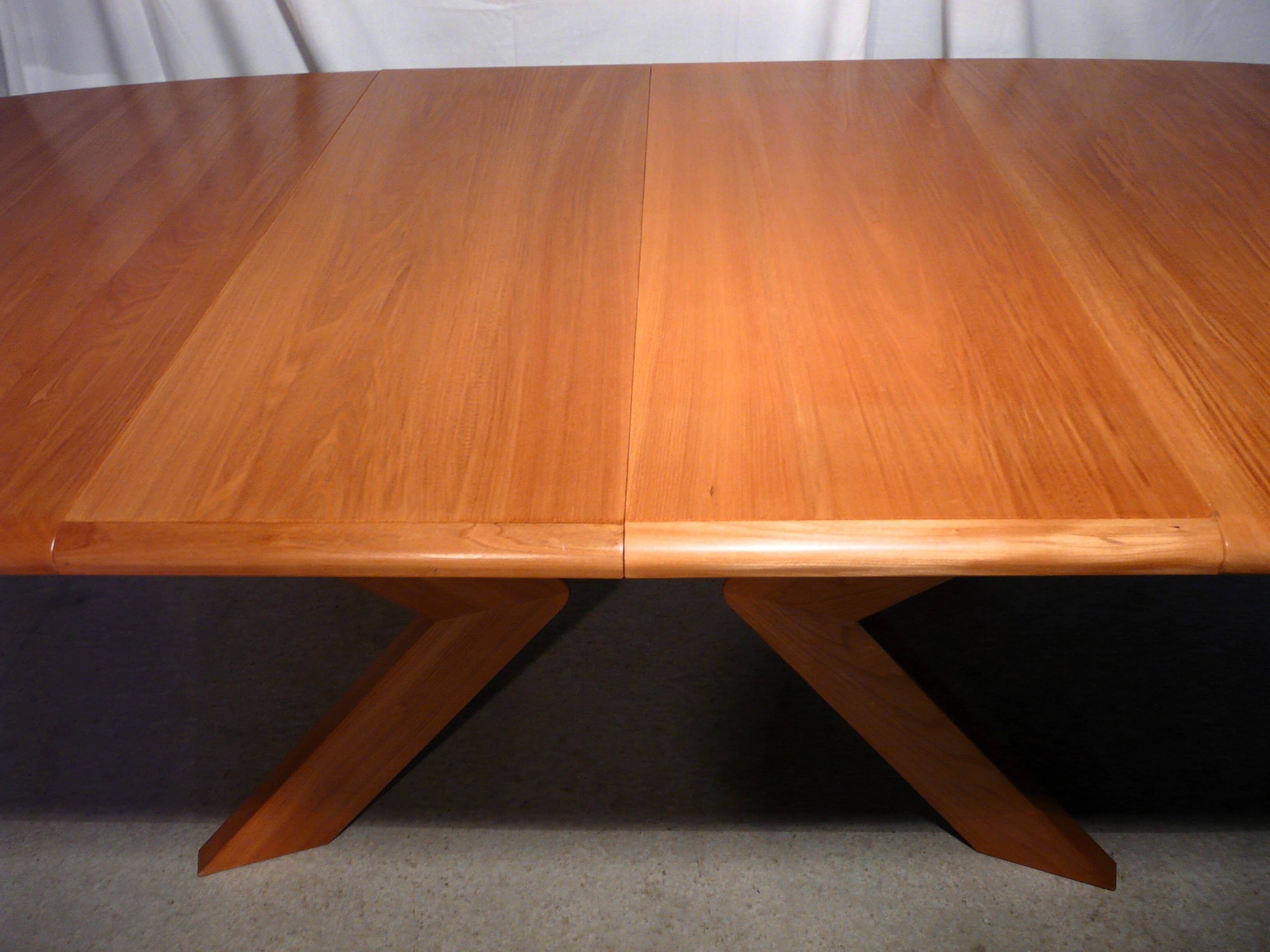 Scandinavian design extendable oval table in blond wood