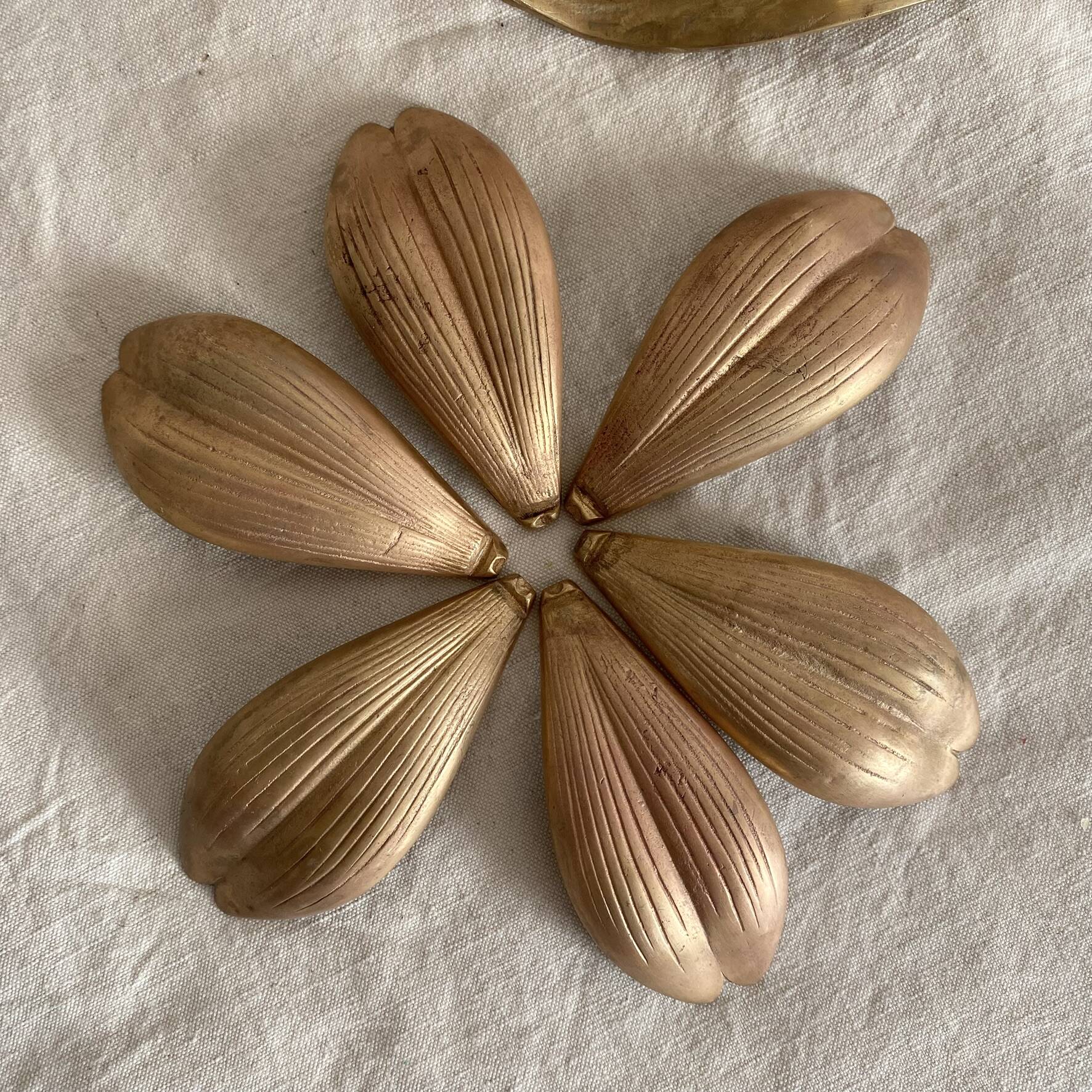 Brass flower, ashtray petals from the 60s-70s.