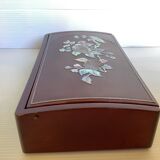Lacquered wood box pearlescent flowers
