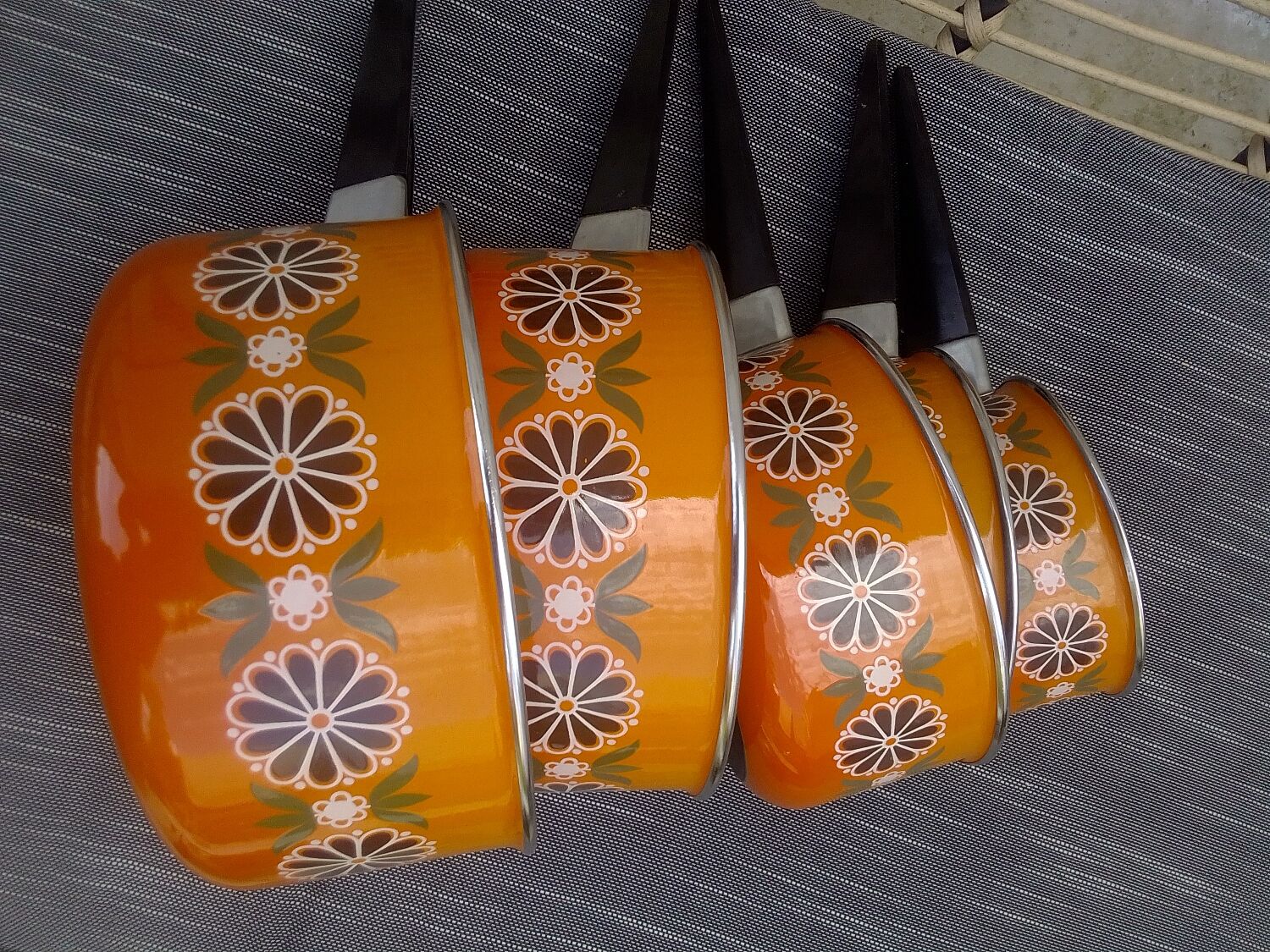 5 orange flower pans enamelled Aubecq