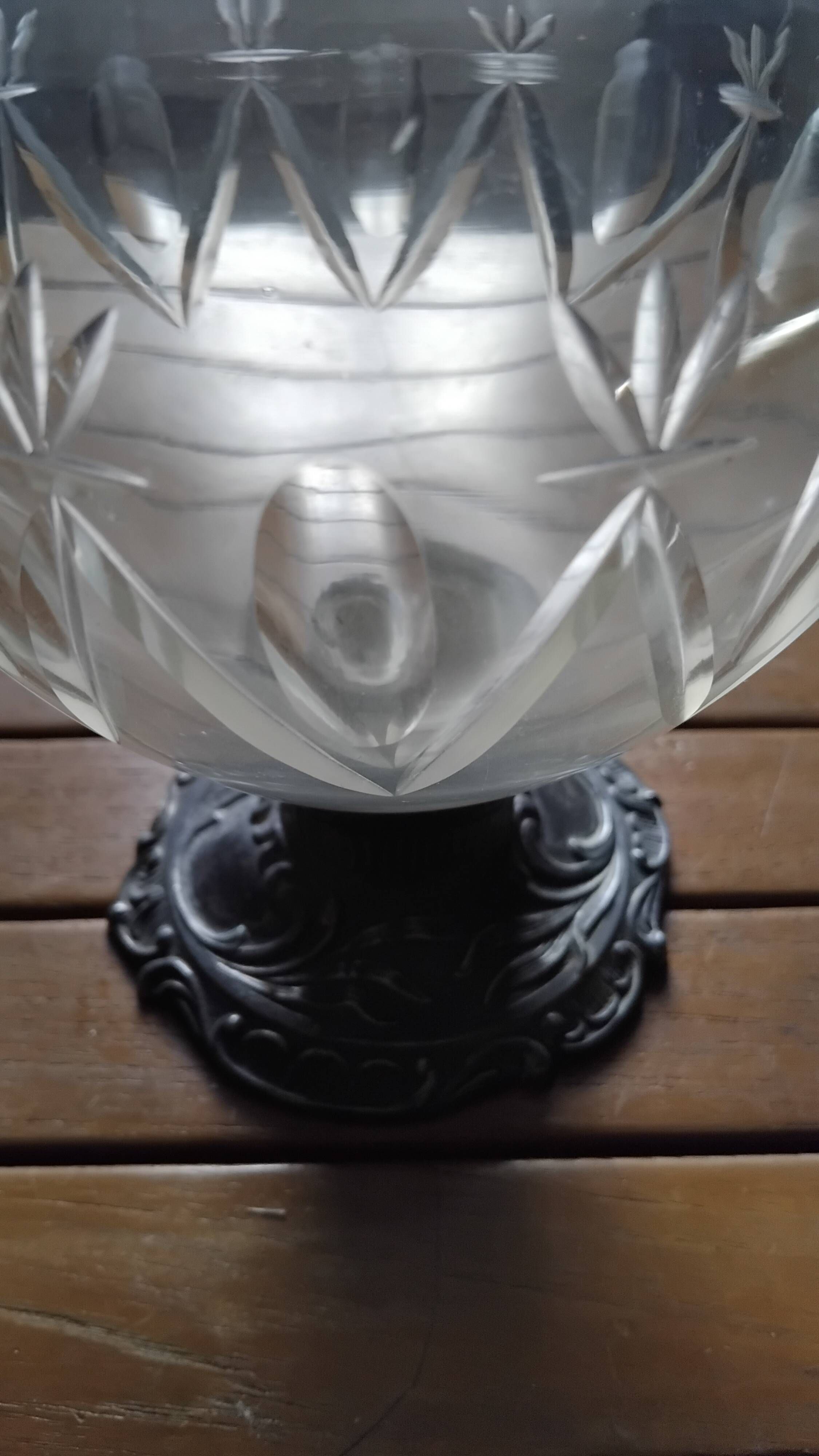 Carafe aiguière très ancienne ciselée et étain
