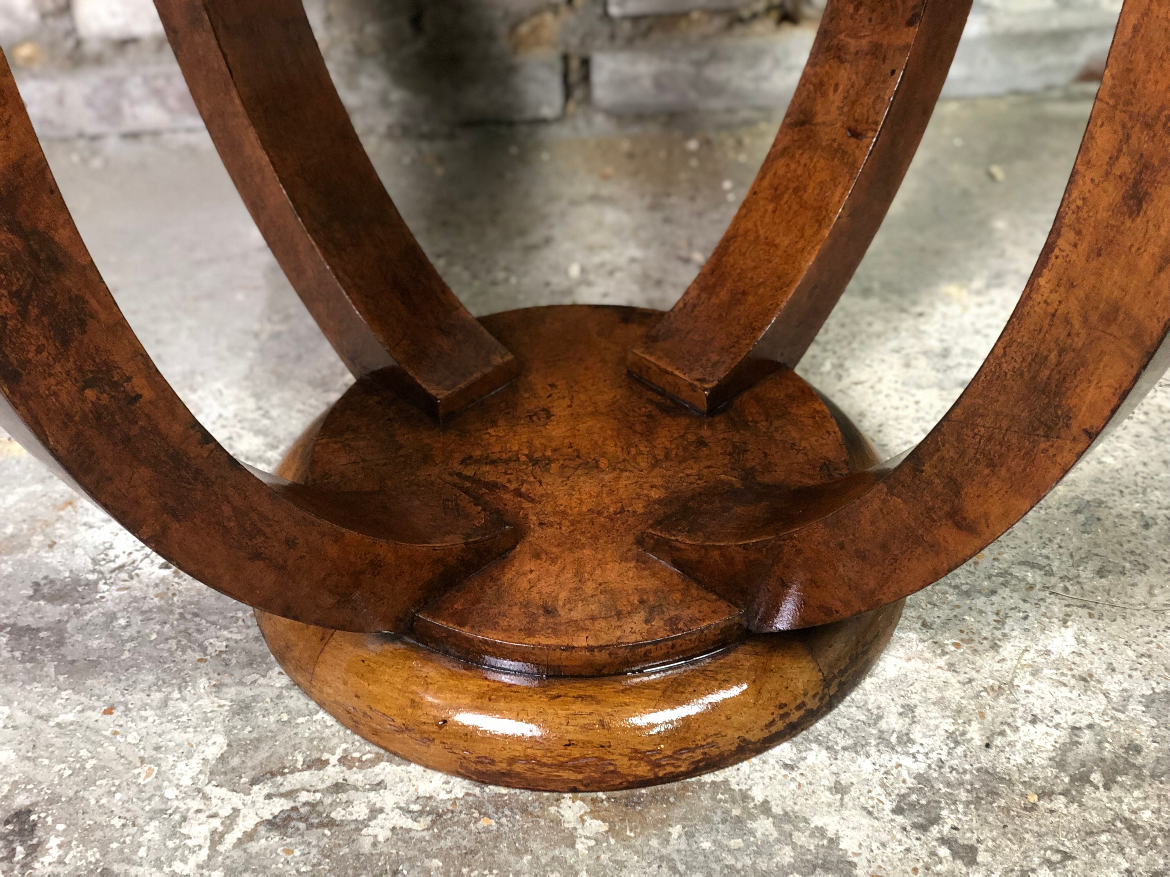 Pedestal table / side table Art Deco era in walnut bramble veneer
