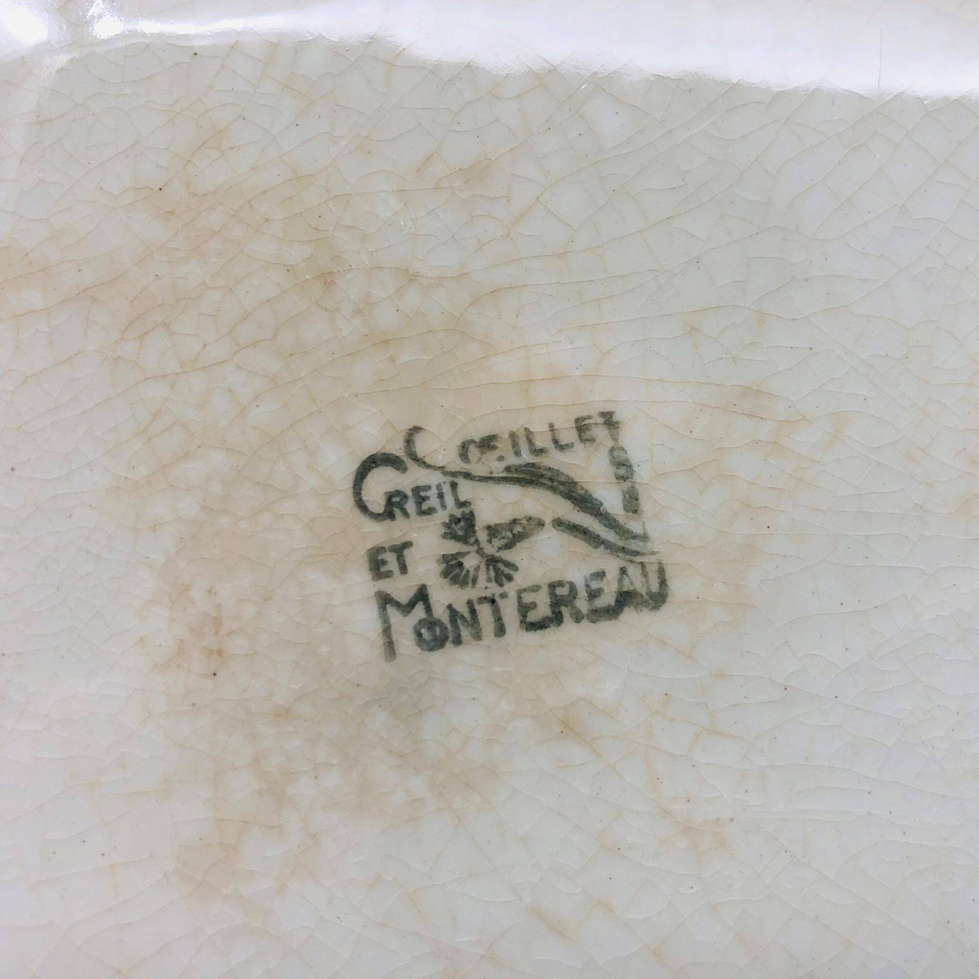 Set of 2 oval dishes, Creil and Montereau – Carnation model.