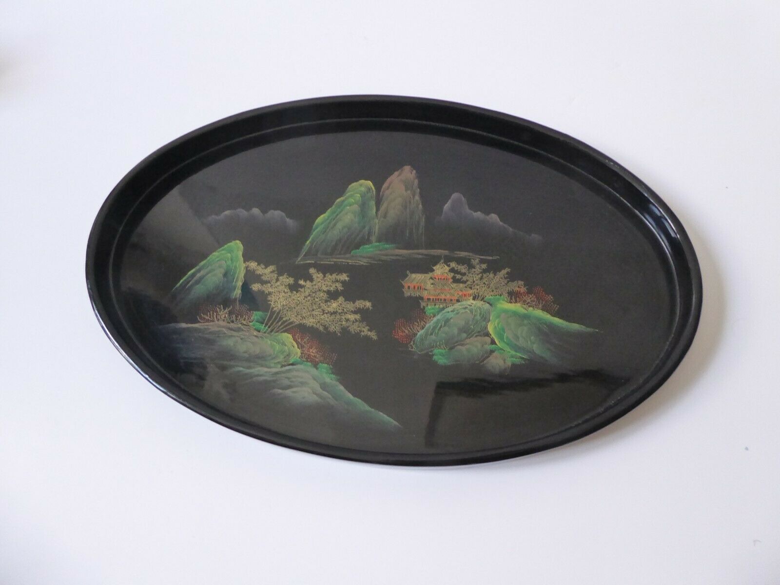 Japan's black lace-up tray