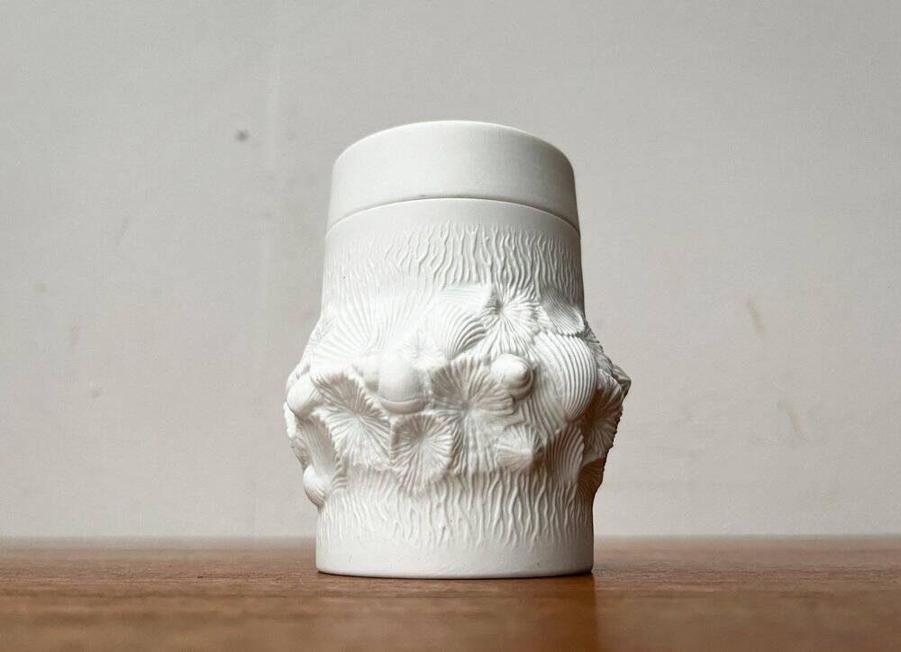 German mid-century white porcelain box with lid and shell motif by Kaiser, 1960s.