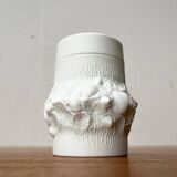 German mid-century white porcelain box with lid and shell motif by Kaiser, 1960s.