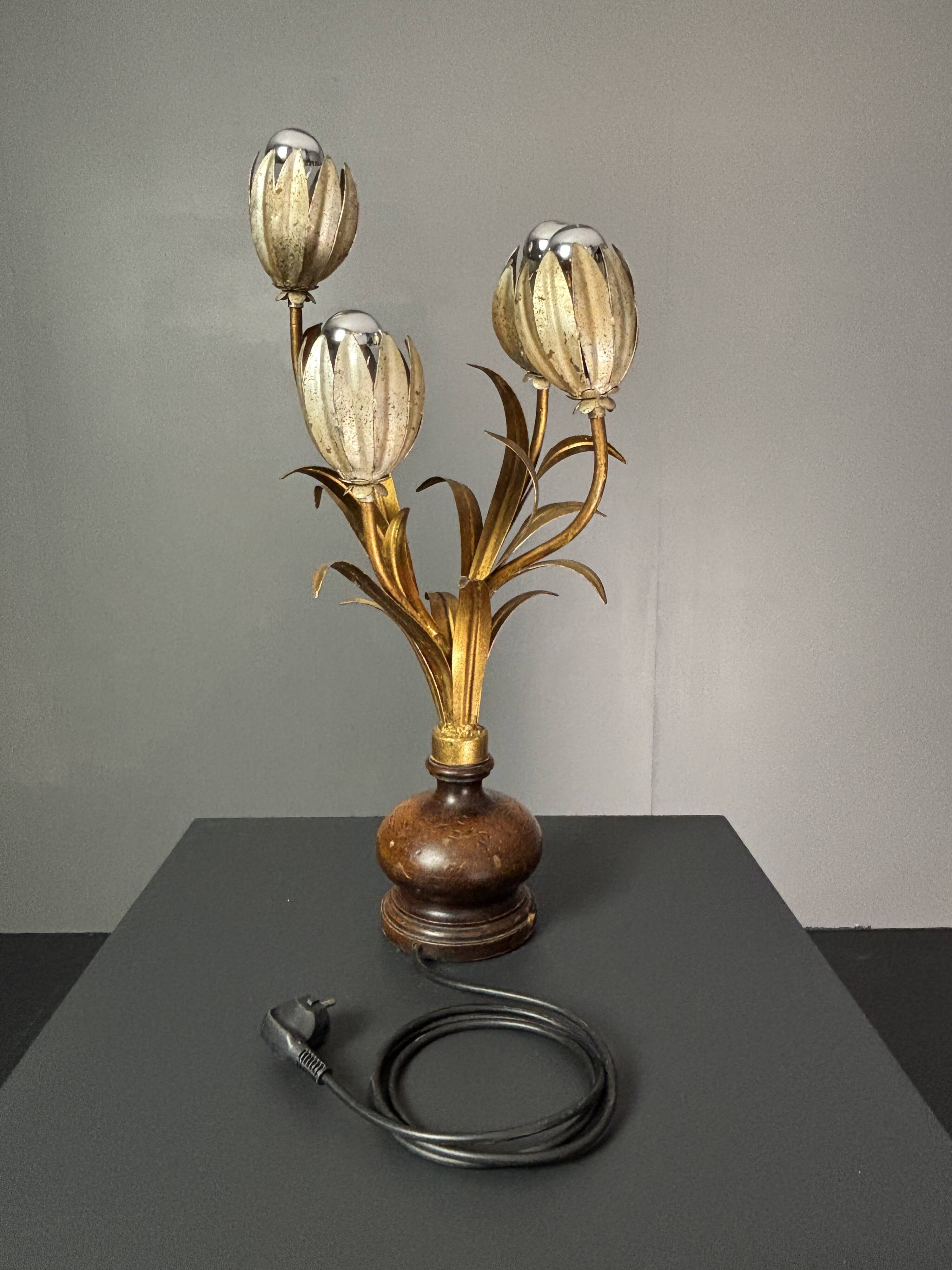 Midcentury Hollywood Regency Florentine gilt metal flower table lamp, 60s.