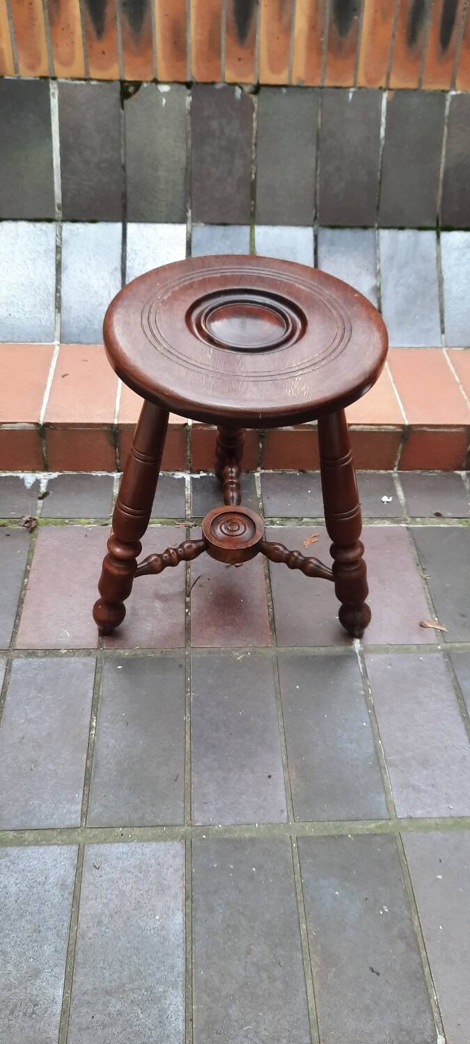 Tripod stool