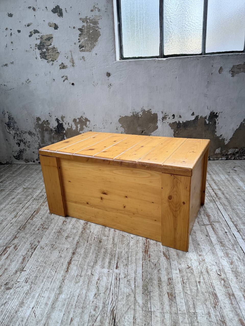 Chest or coffee table Perriand Les Arcs 1800