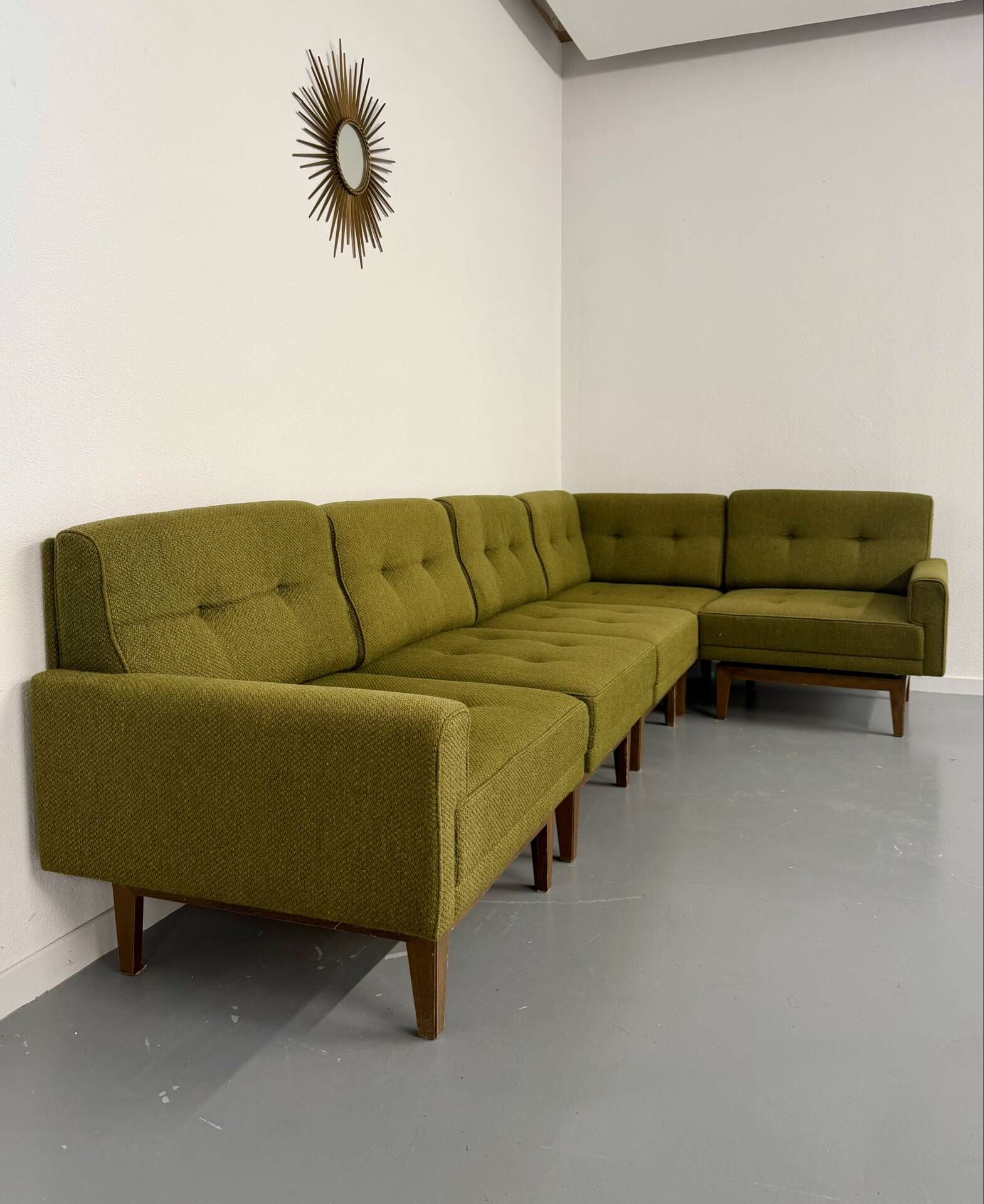 Ancien canapé d’angle modulable design scandinave en tissu vert 1960