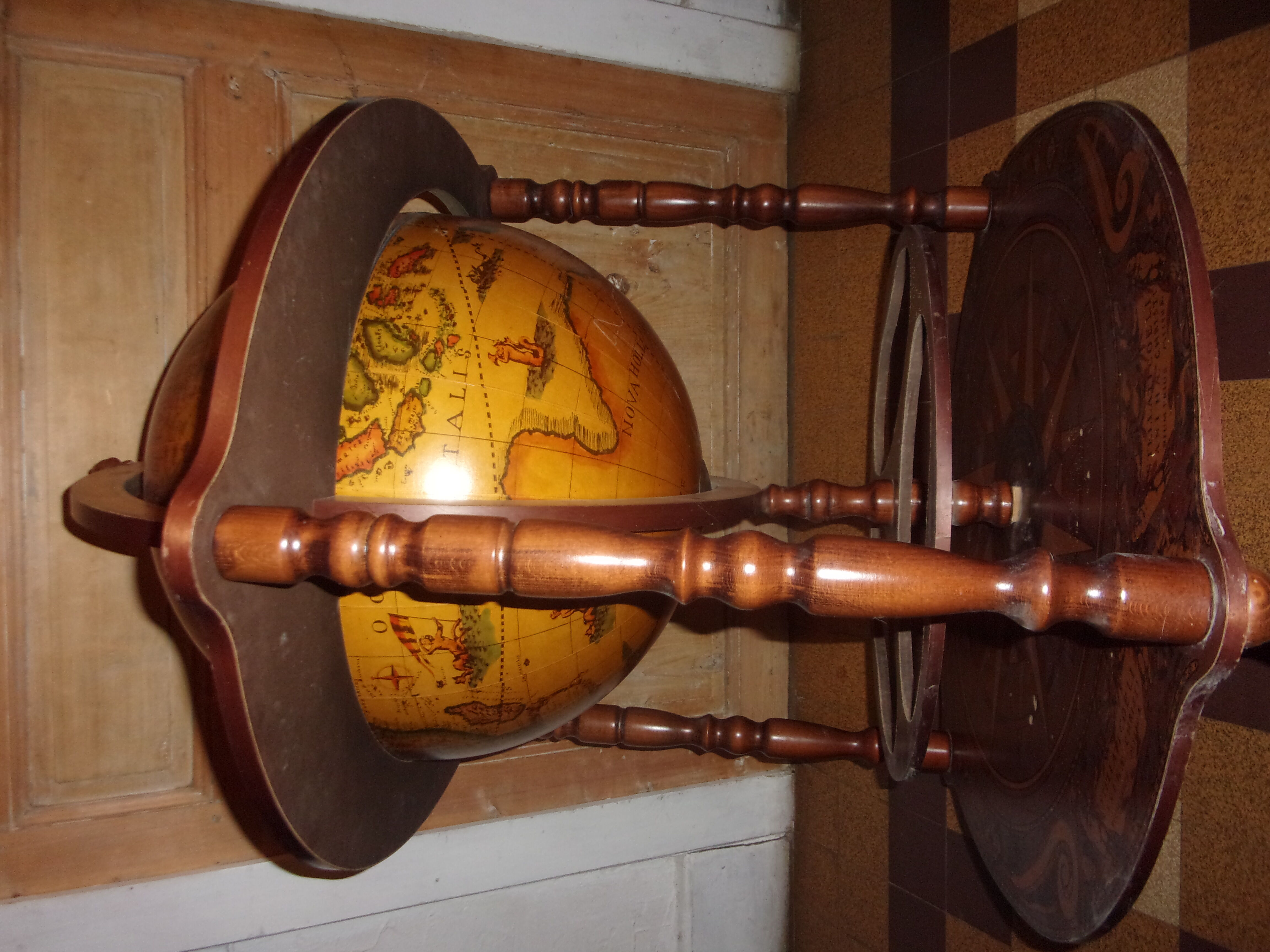 Earth globe bar world map wheels 1970/1980