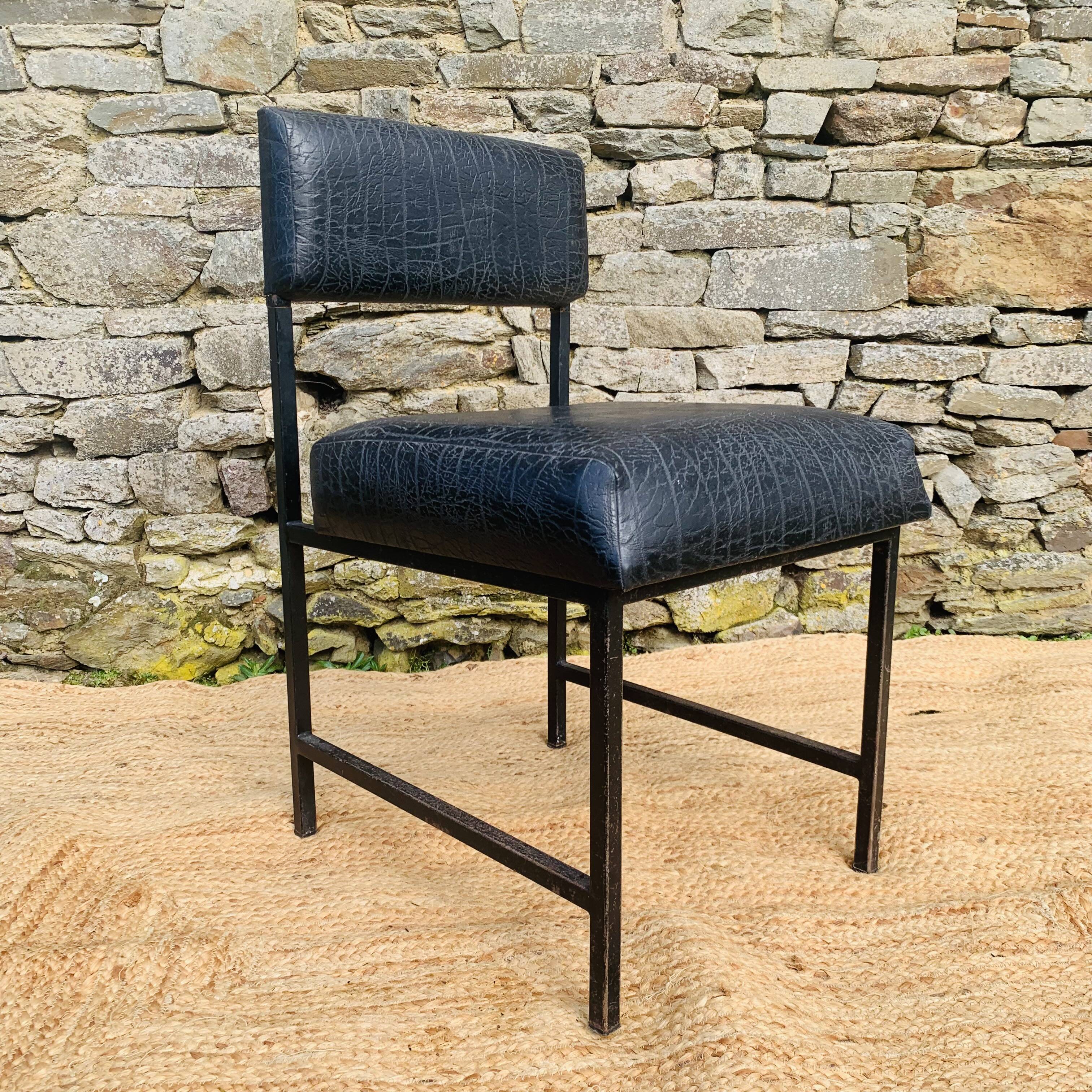 Ensemble de 4 chauffeuses modernistes