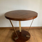 Round pedestal table