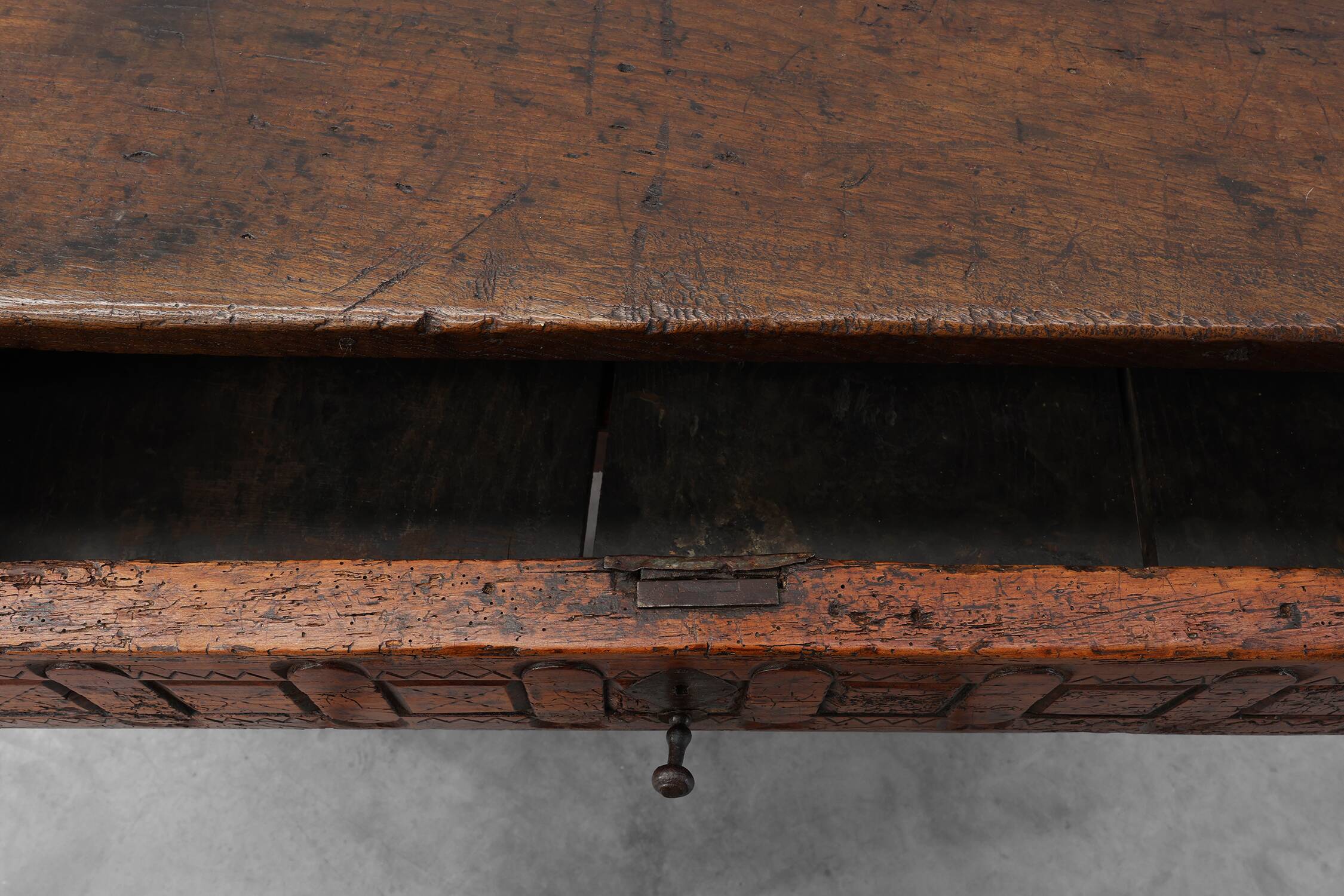 Oak hand-carved side table in wabi wabi style, Spain, 17th Century