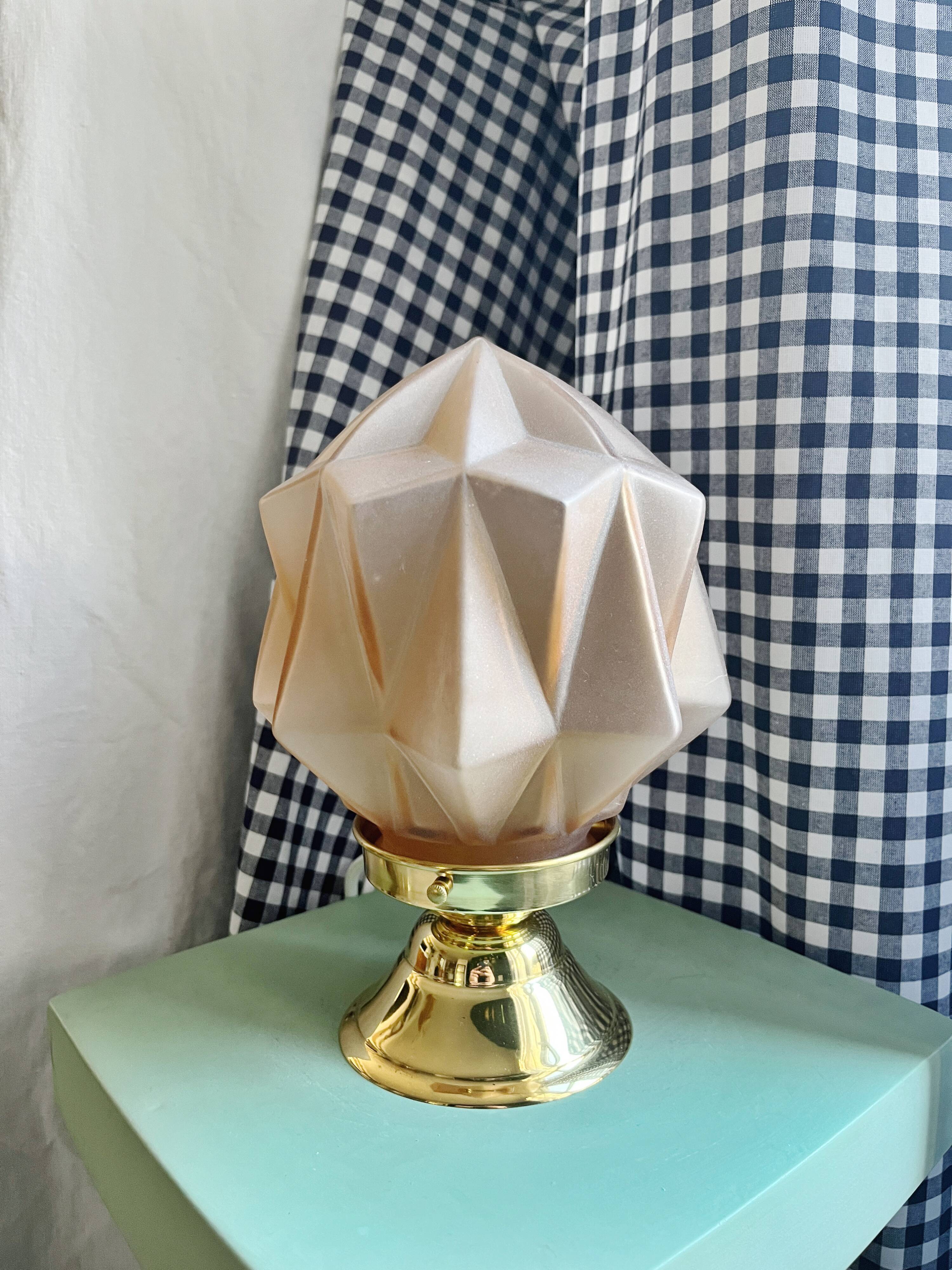 Pink star table lamp